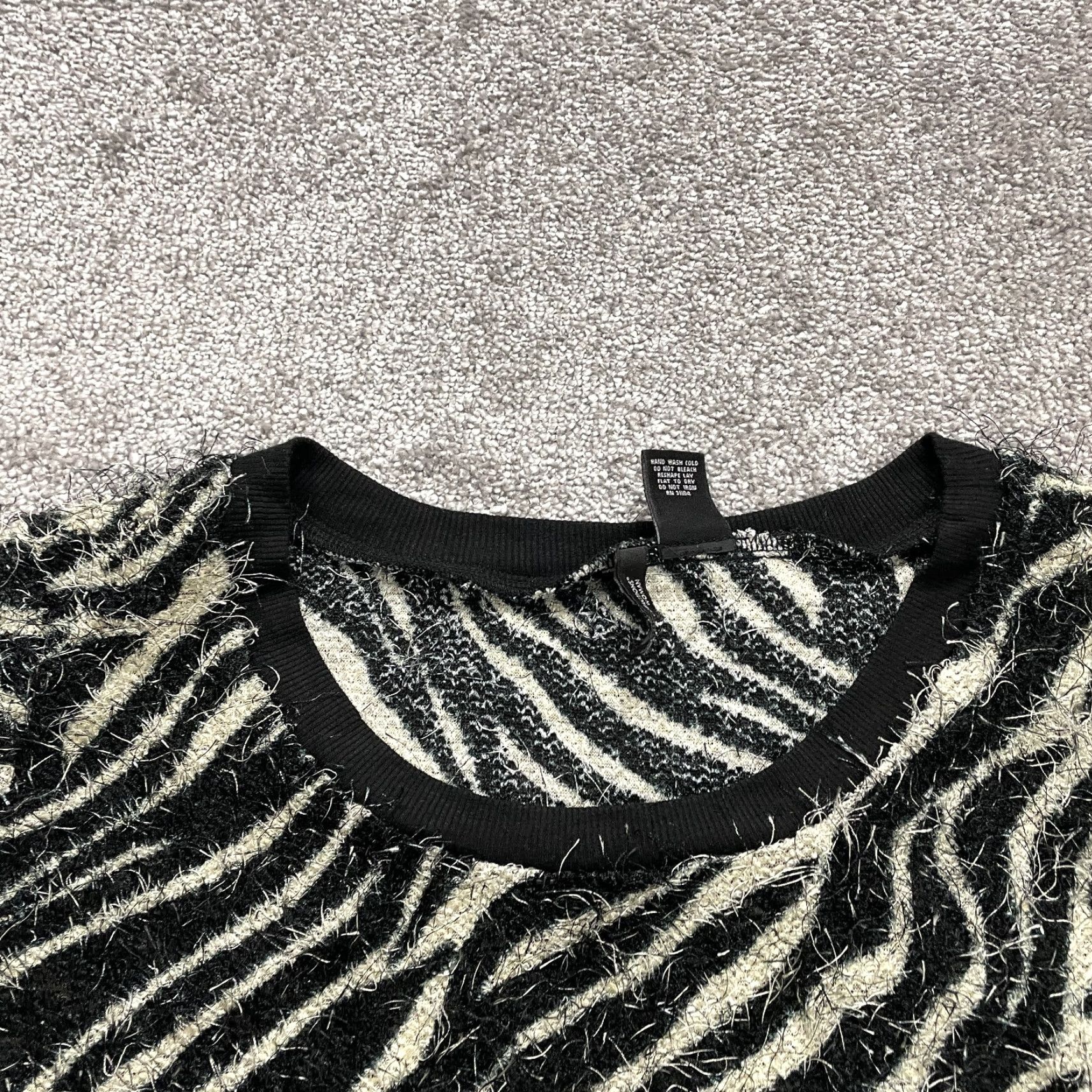 Vintage New Directions Pullover Shirt Womens XL Black White Zebra Animal Print Fuzzy Size XL / US 12-14 / IT 48-50 - 3 Thumbnail