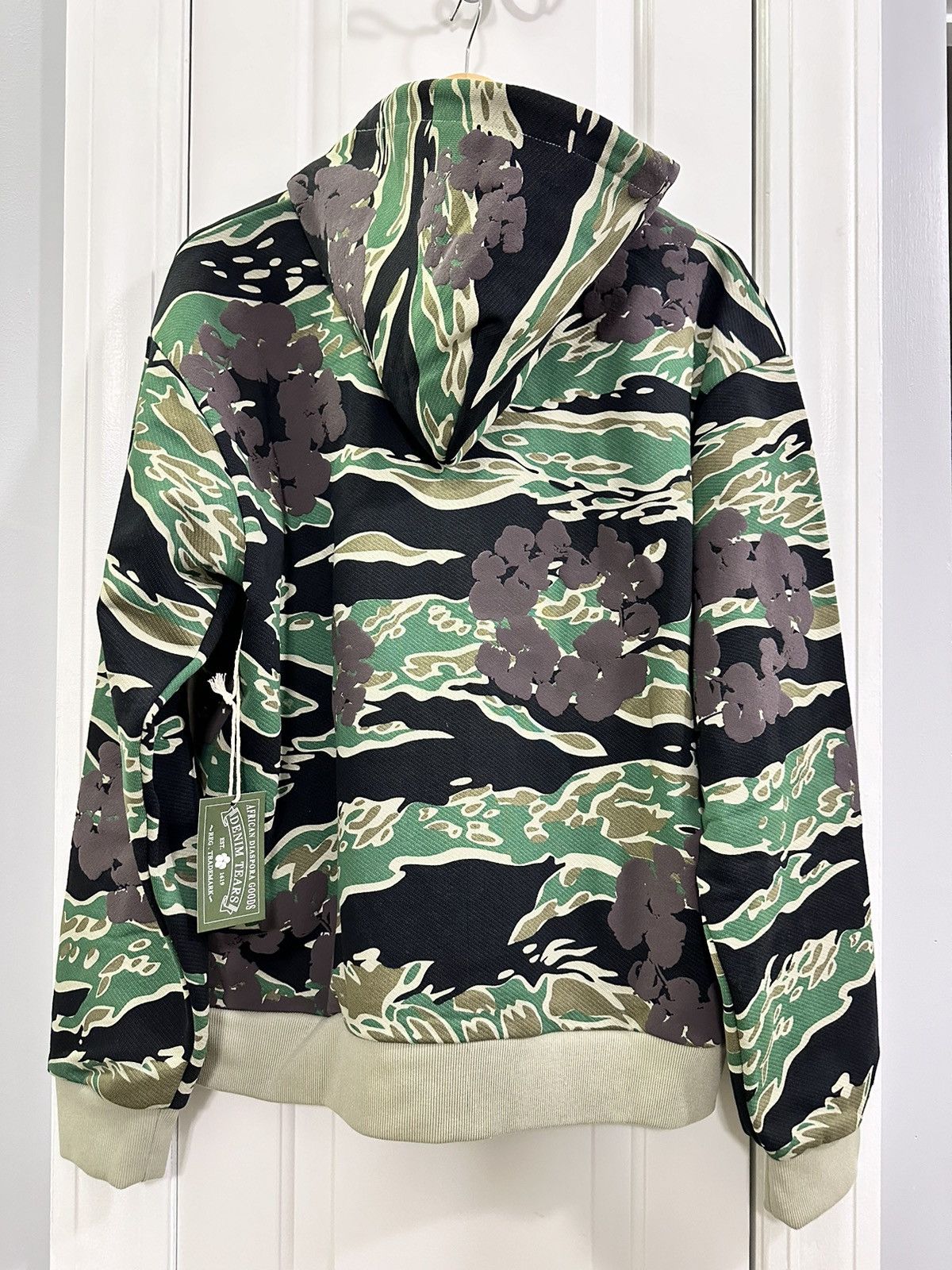 DENIM TEARS Denim Tears Green Camo Cotten Wreath Zip Up Hoodie Size US M / EU 48-50 / 2 - 2 Thumbnail