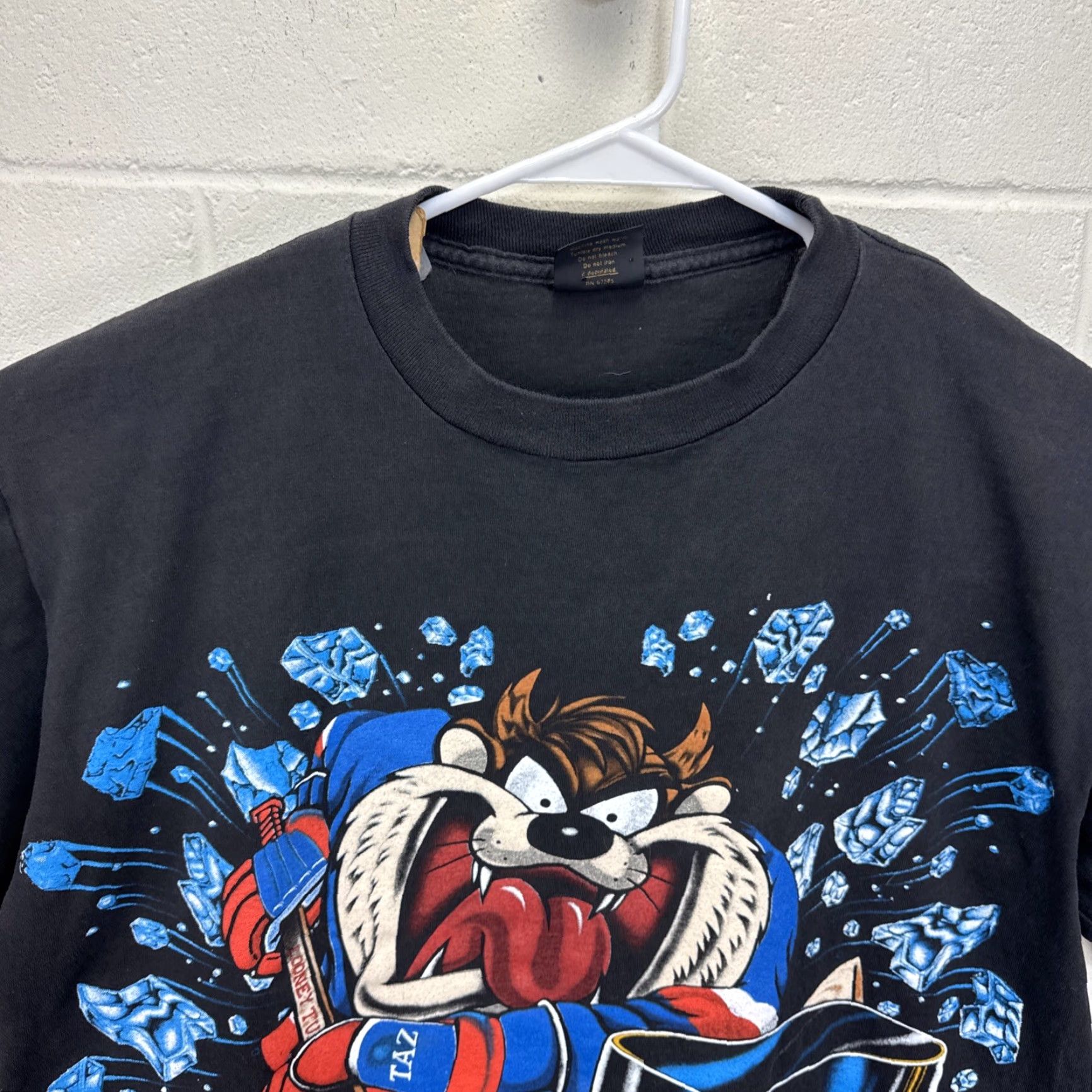 Changes VINTAGE Changes 1993 Looney Tunes Taz NHL New York Islanders Hockey Black T Shirt XL Size US XL / EU 56 / 4 - 7 Thumbnail