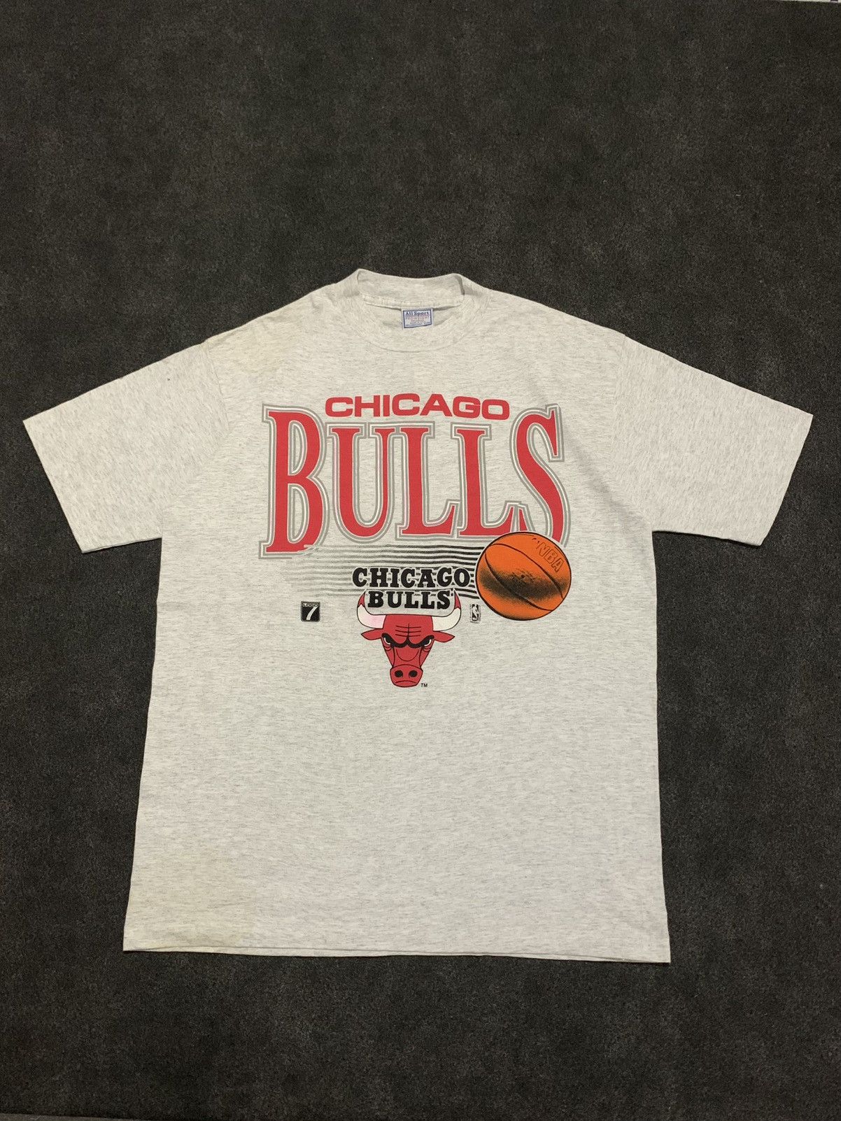 Vintage Vintage 90s Chicago Bulls Big Logo T-Shirt Size US XL / EU 56 / 4 - 2 Thumbnail