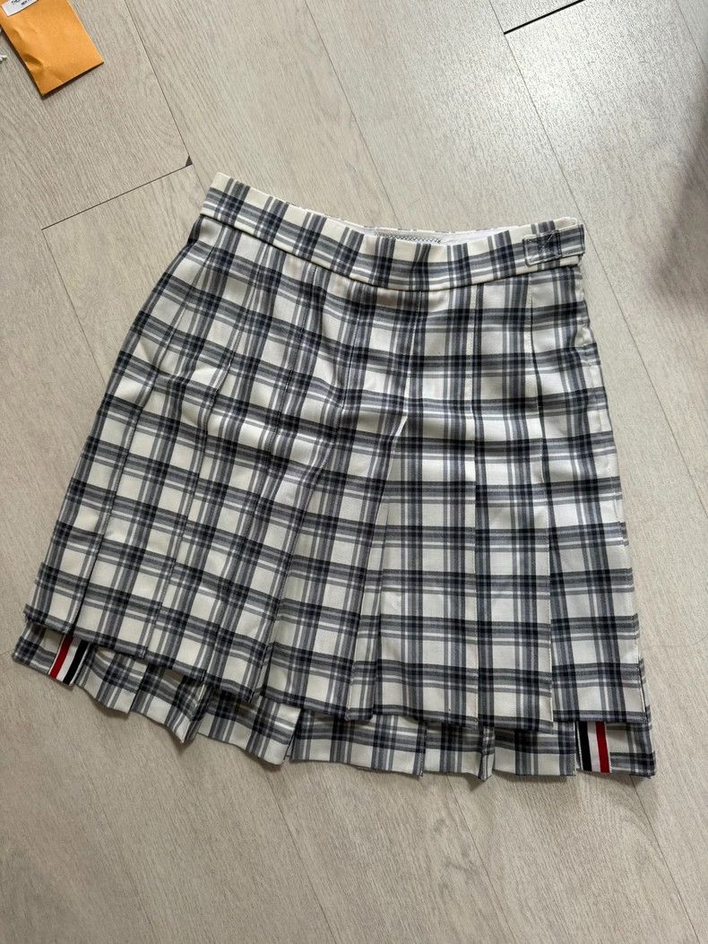 Thom Browne Thom Browne Women's pleated skirt short skirt 2503-Nextarro Size 24" / US 00 / IT 34 - 1 Thumbnail