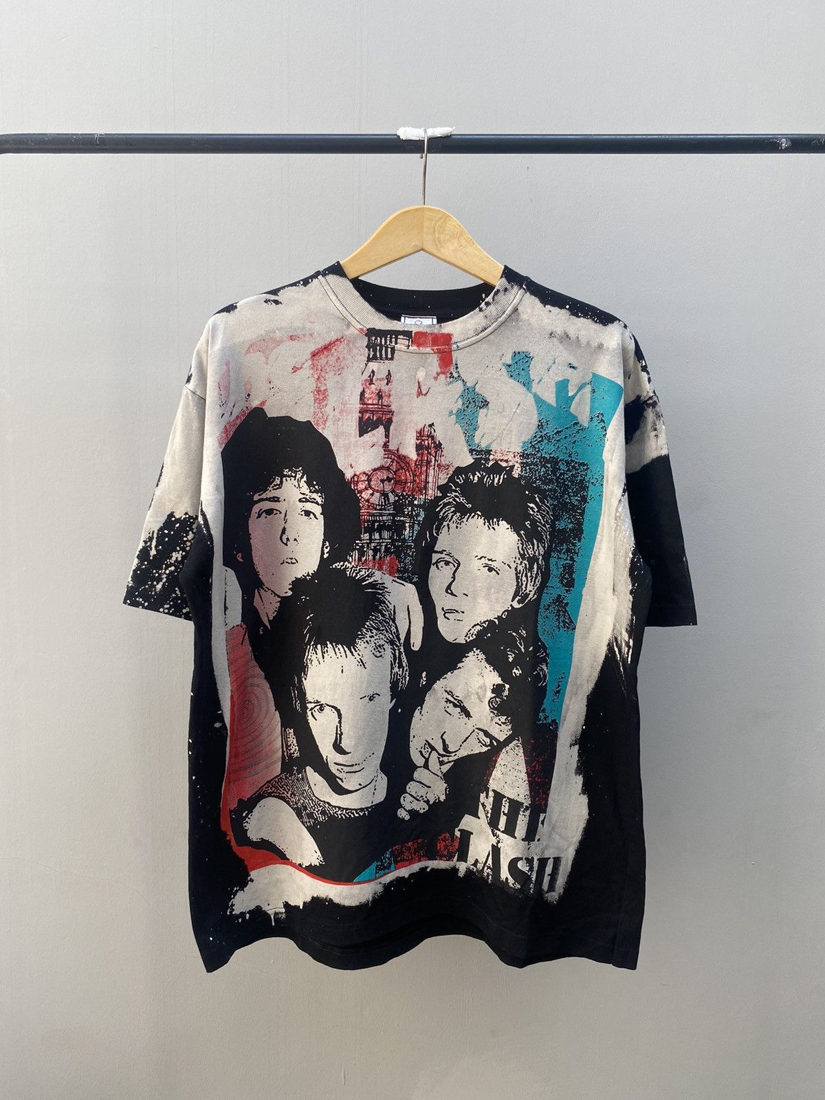 Band Tees The Clash Acid Wash Sun Faded T Shirt mosquitohead style Size US XL / EU 56 / 4 - 1 Thumbnail