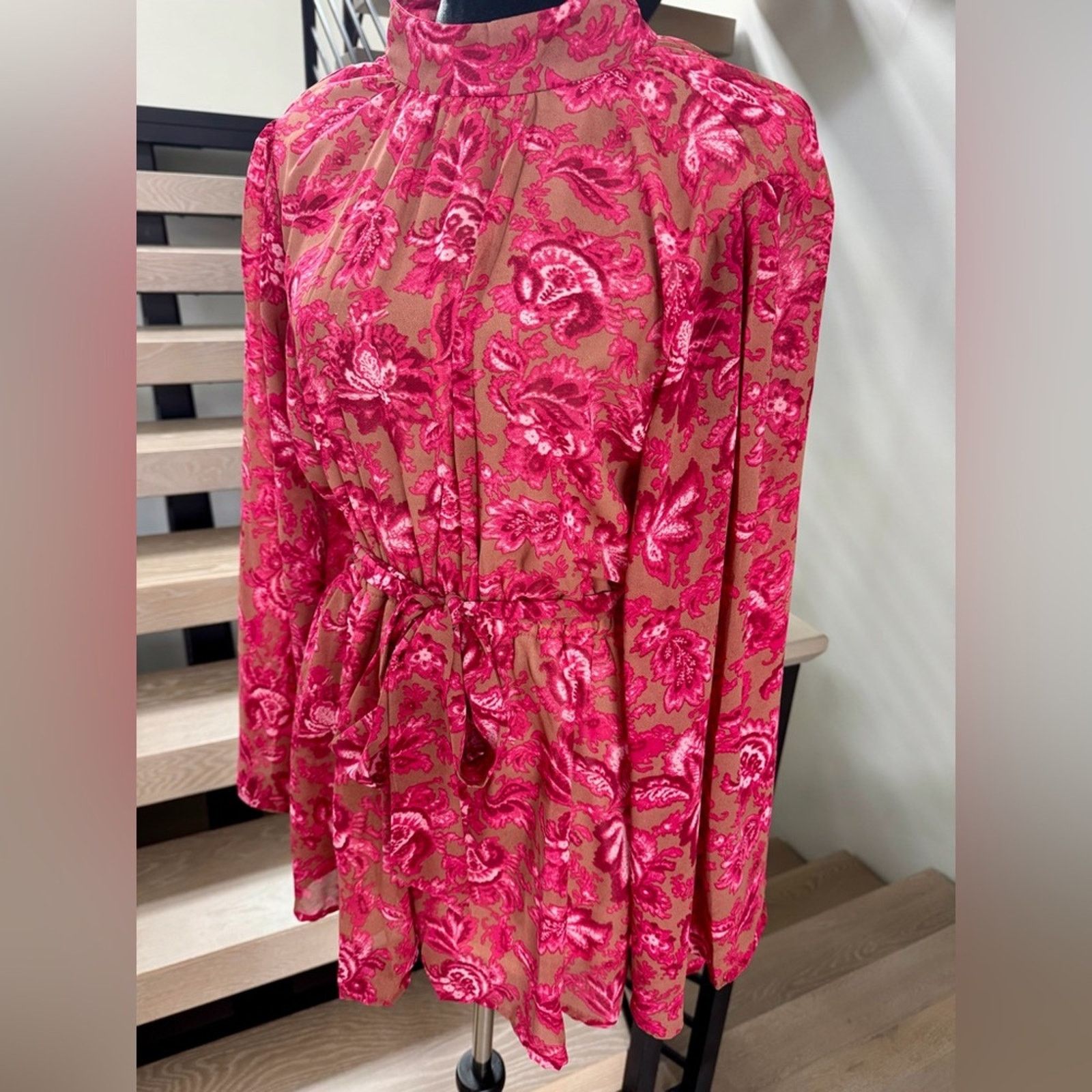 Other New Chic Pink Floral Romper size S Size 26" / US 2 / IT 38 - 7 Thumbnail