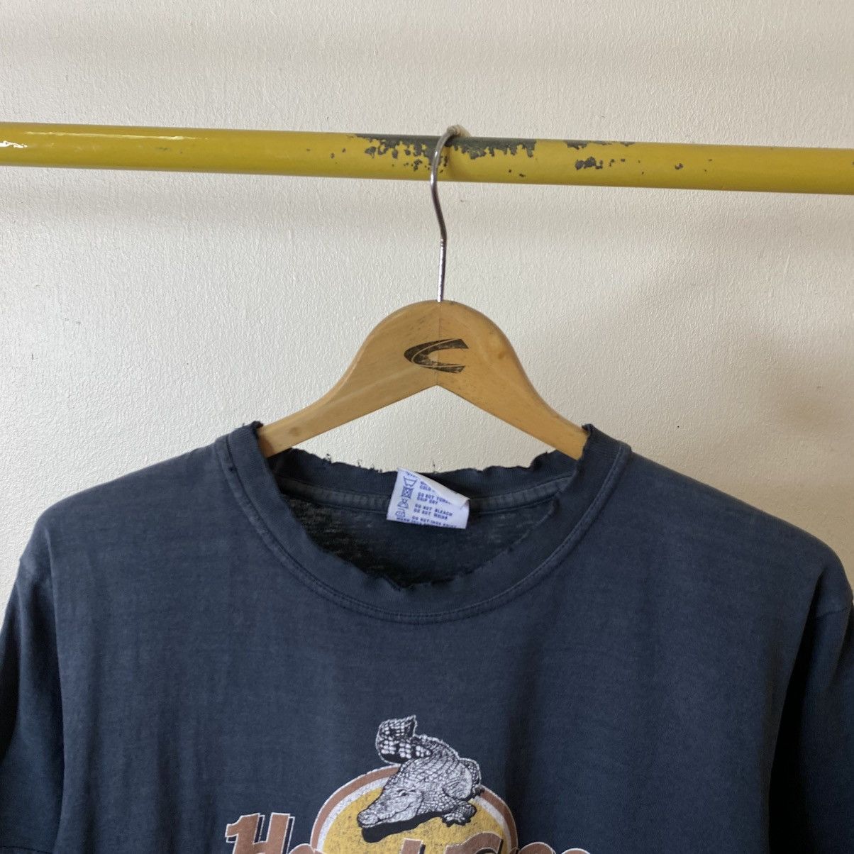 Vintage 1990s Hard Croc Cafe Parody Funny Humor Sunfaded Tee Size US M / EU 48-50 / 2 - 3 Thumbnail