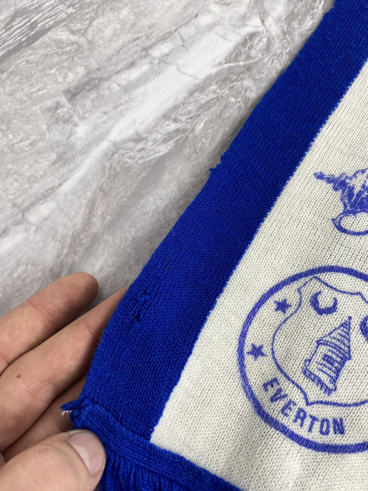 Vintage Vintage Everton Football Club Final Cup 1985 Soccer Scarf Size ONE SIZE - 2 Thumbnail