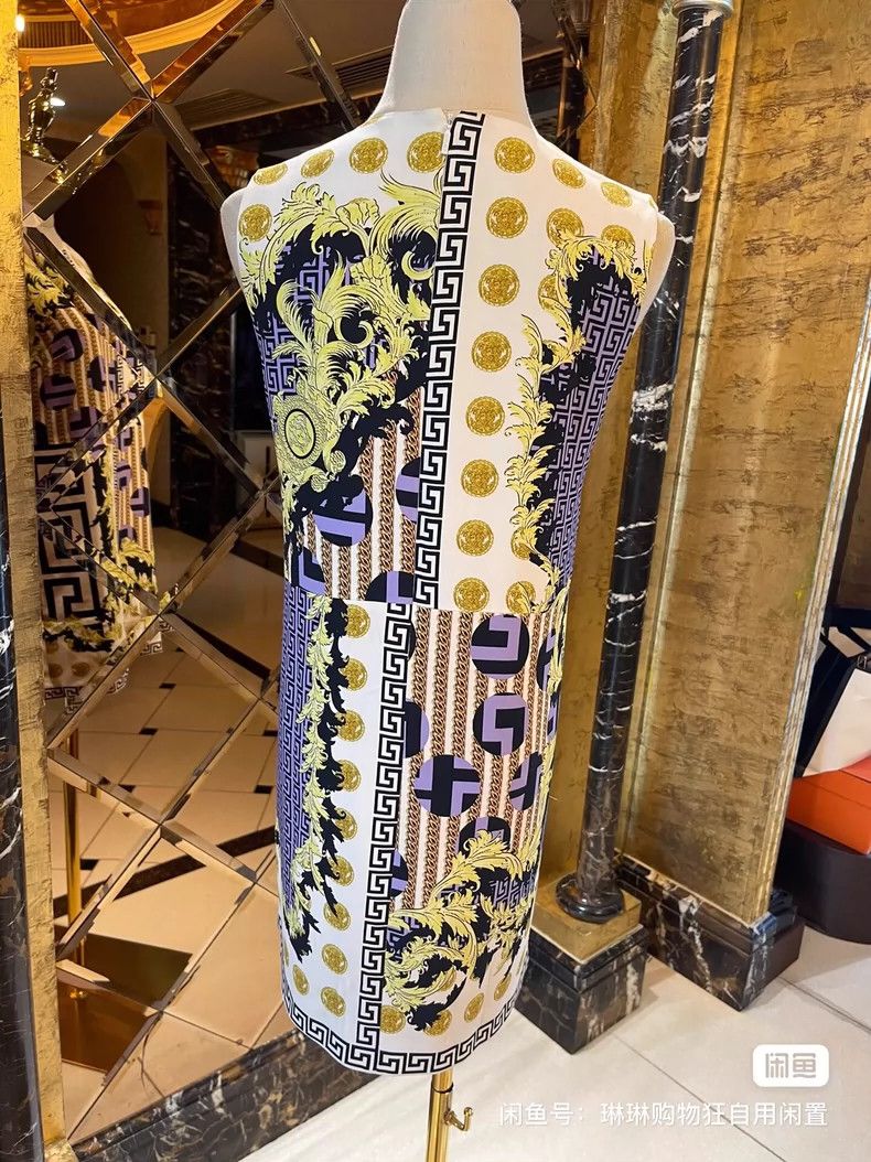 Versace Versace Classic dress Size M / US 6-8 / IT 42-44 - 4 Thumbnail