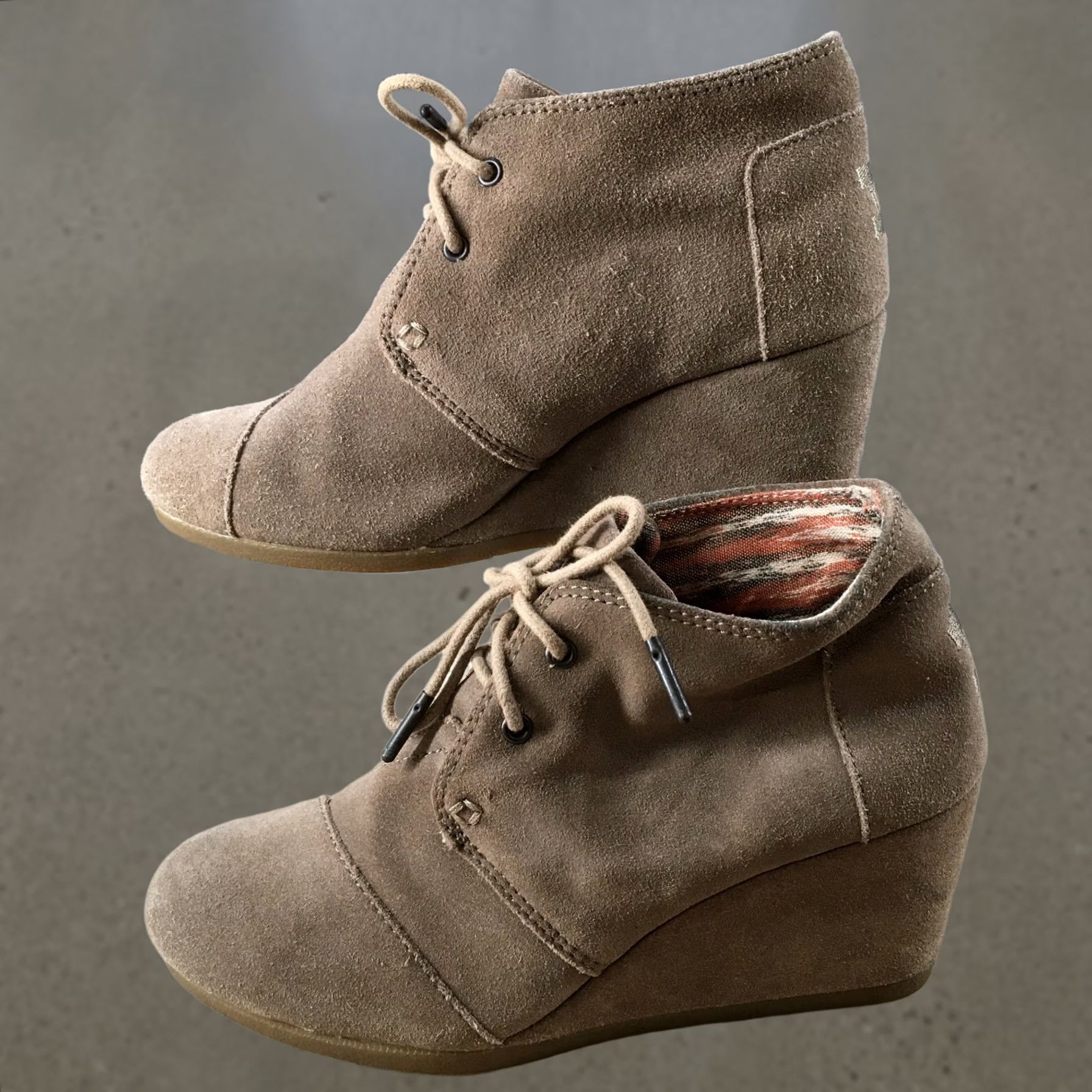Toms TOMS Boots Womens 7 Casual Ankle Booties Wedge Heels Beige Suede Lace Up Bootie VINTAGE? No Size US 7 / IT 37 - 1 Thumbnail