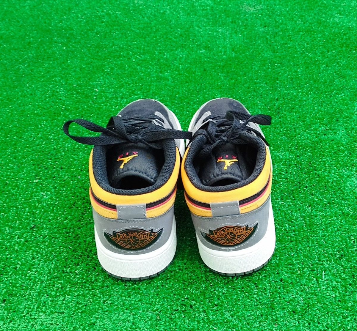 Jordan Brand Shoes Air Jordan 1 SE Low (GS) Size US 7.5 / IT 37.5 - 7 Thumbnail