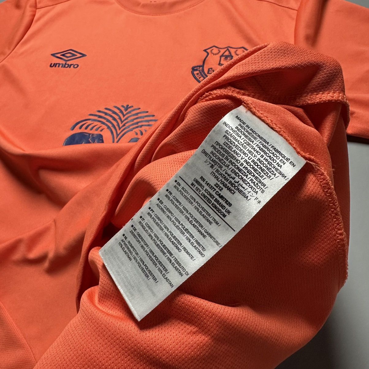 Umbro EVERTON UMBRO 2015/2016 FOOTBALL SOCCER TRAINING JERSEY Size US M / EU 48-50 / 2 - 8 Thumbnail