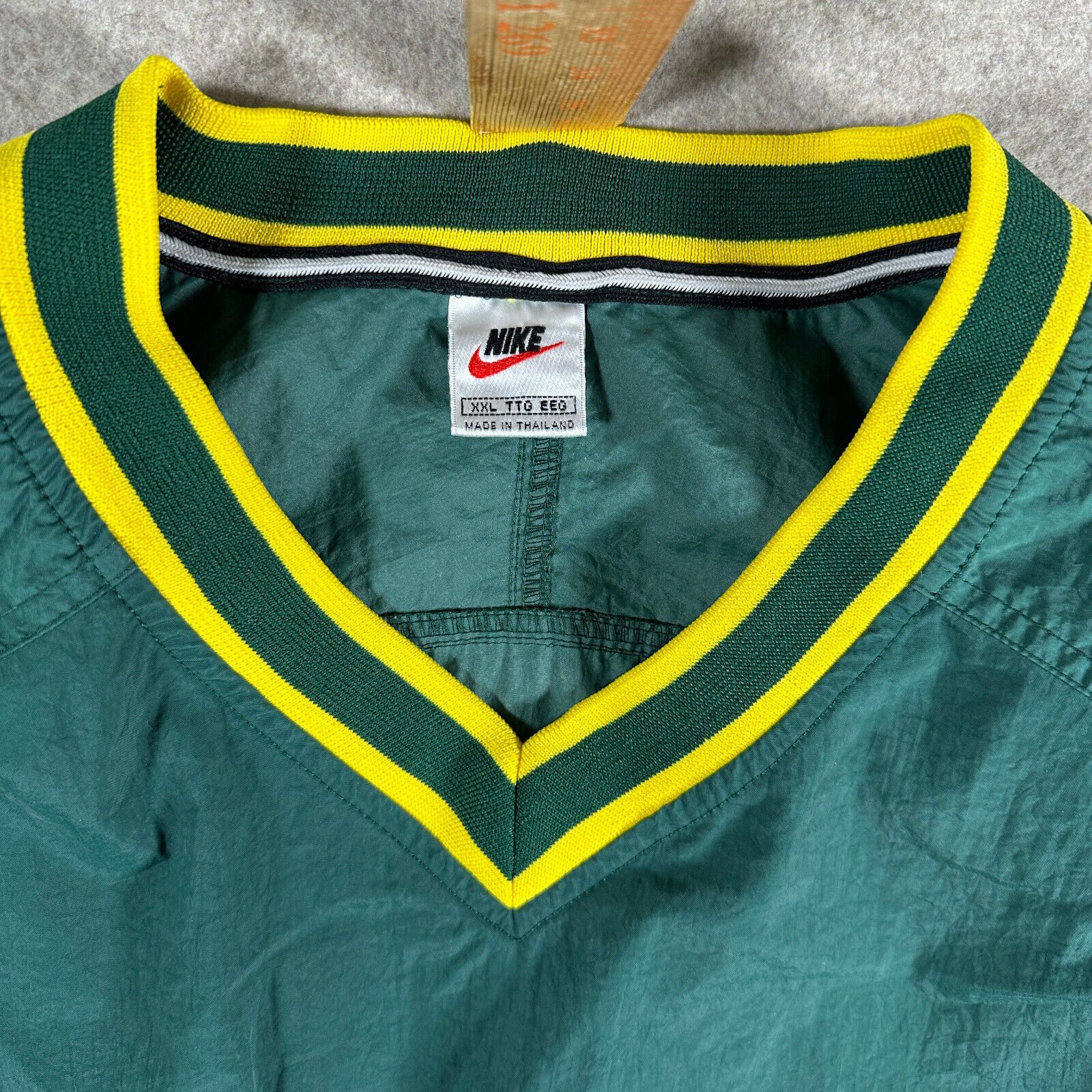 Nike Vintage Nike Jacket Center Swoosh Size XXL Green Yellow Size US XXL / EU 58 / 5 - 5 Thumbnail