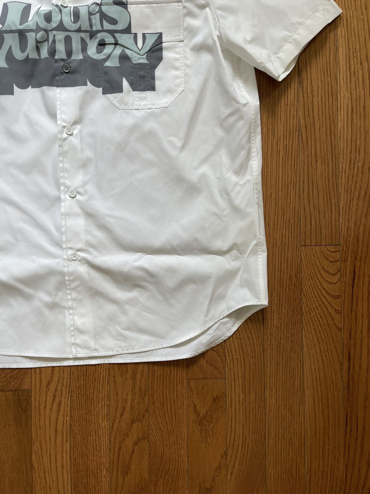 Louis Vuitton Louis Vuitton Graphic Collared Short Sleeved Shirt Sz. M Size US M / EU 48-50 / 2 - 7 Thumbnail