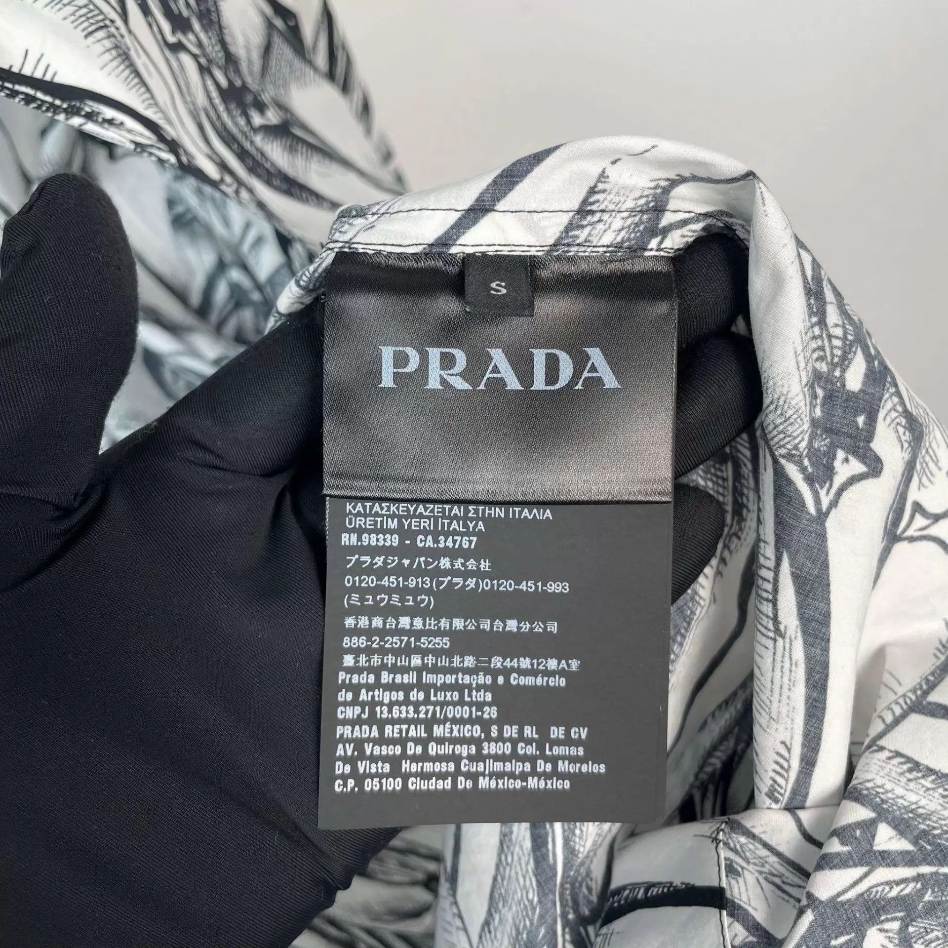 Prada Prada Floral Black/White Colorblock Short Sleeve S Size US S / EU 44-46 / 1 - 4 Thumbnail