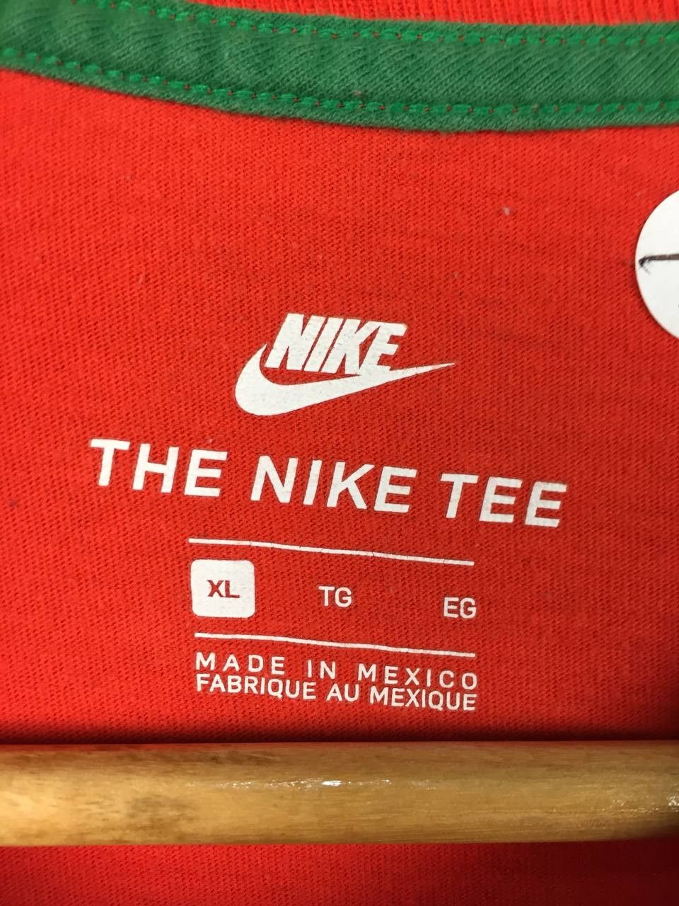 Nike Nike Sportswear Make It Hot Dragon Swoosh Logo Tee Size US XL / EU 56 / 4 - 11 Thumbnail