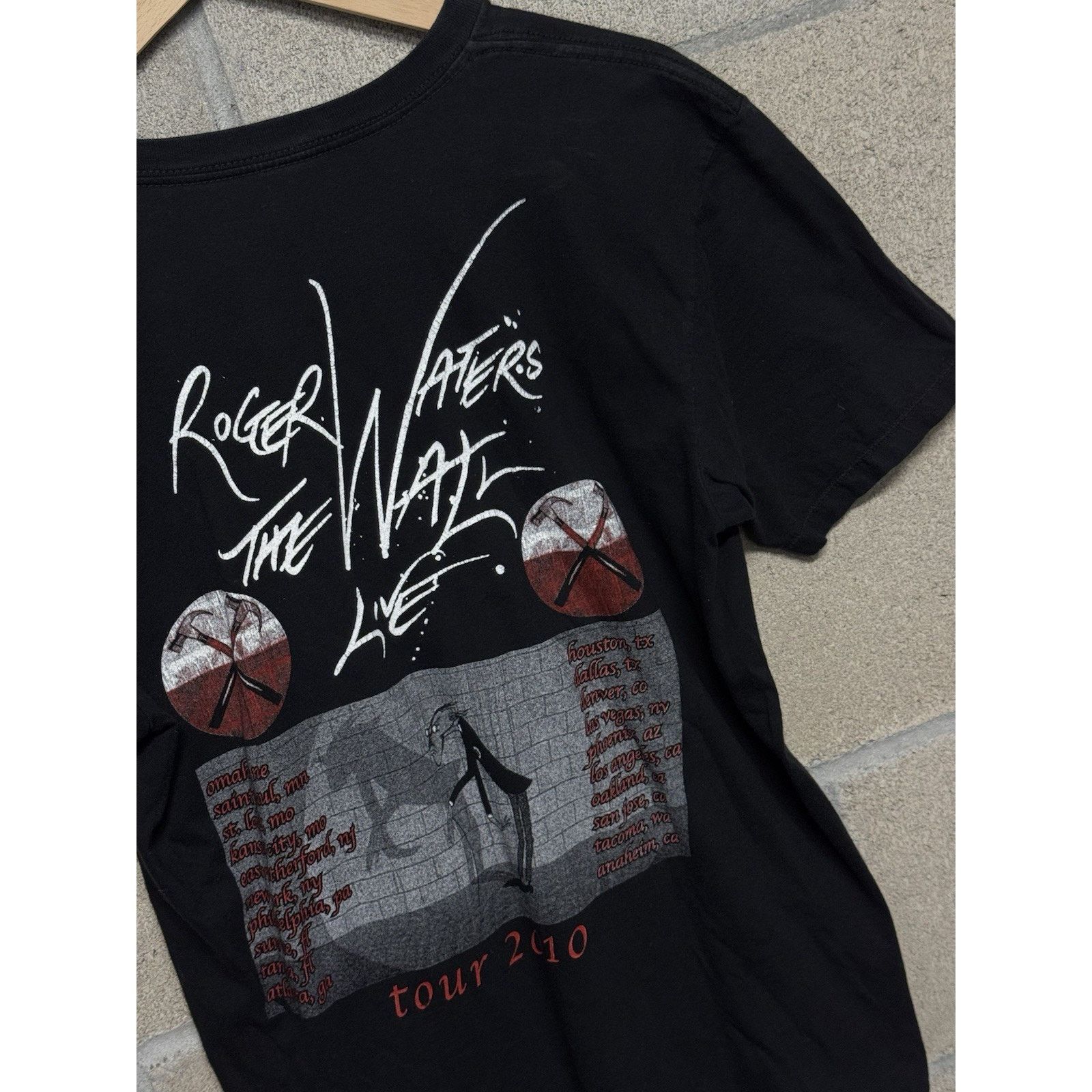 Pink Floyd Roger Waters The Wall 2010 Tour T Shirt Black Medium Men Size US M / EU 48-50 / 2 - 3 Thumbnail