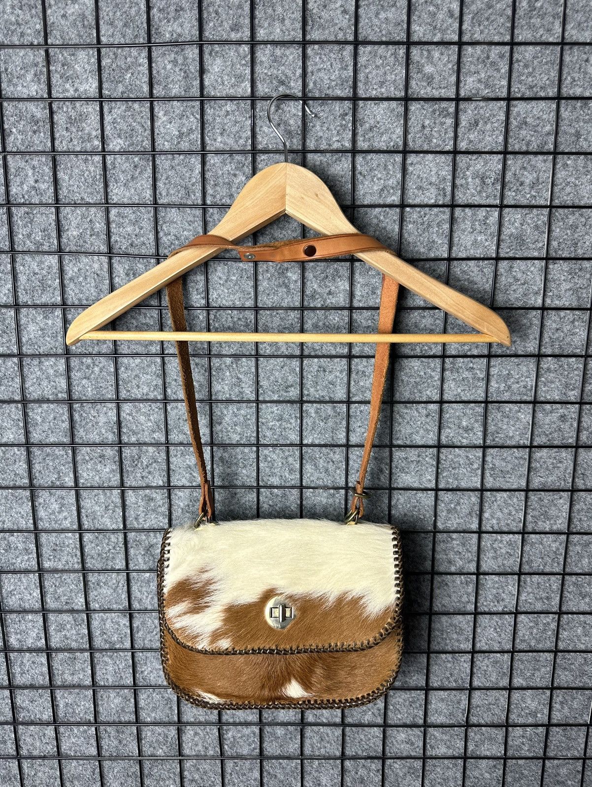 Genuine Leather Vintage Cowhide Leather Adjustable Strap Flap Bag Size OS Size ONE SIZE - 10 Thumbnail