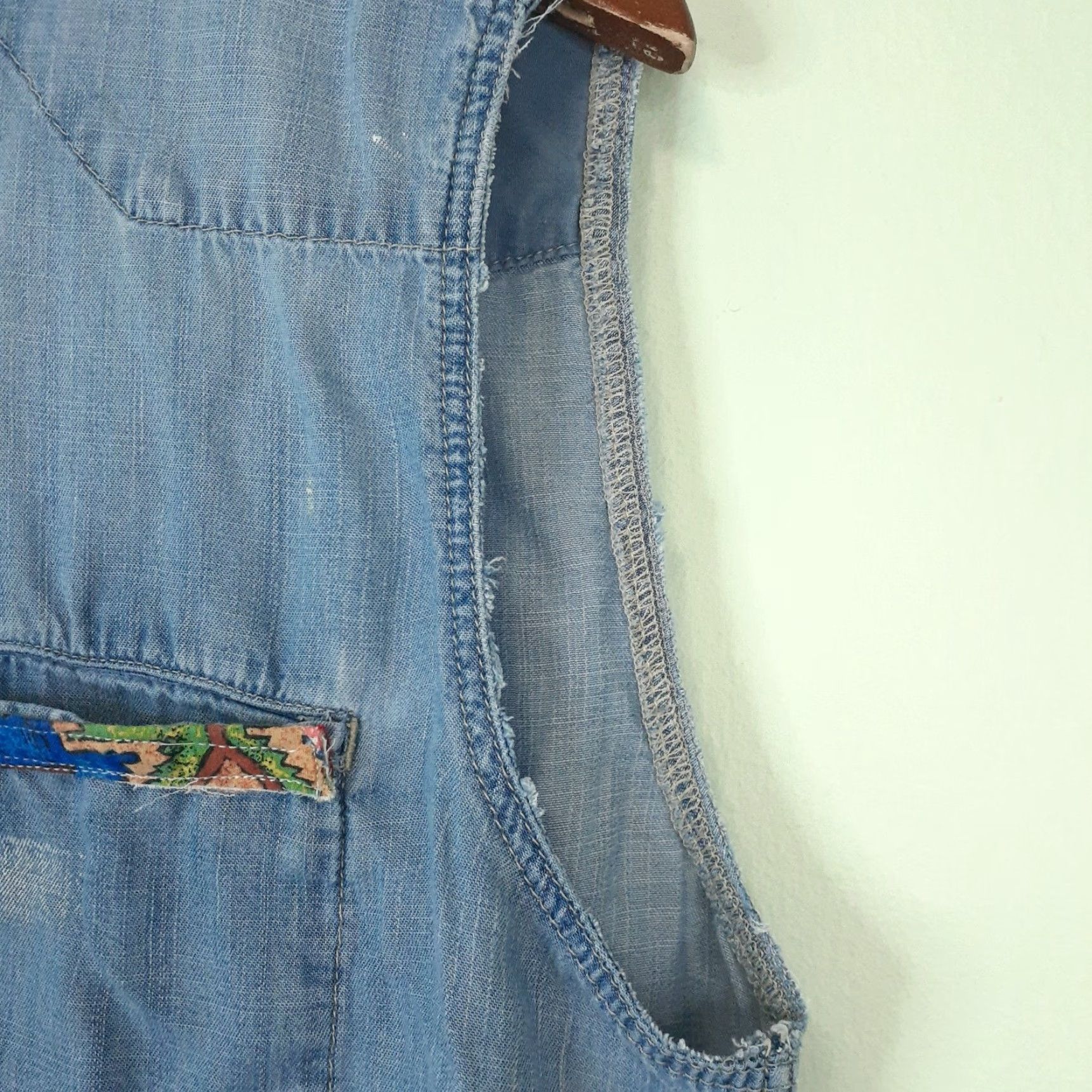 American Eagle Outfitters VINTAGE Chambray Cut Off Shirt Vest Quilt Patches Pearl Snap Paint Splatter L Size L / US 10 / IT 46 - 6 Thumbnail