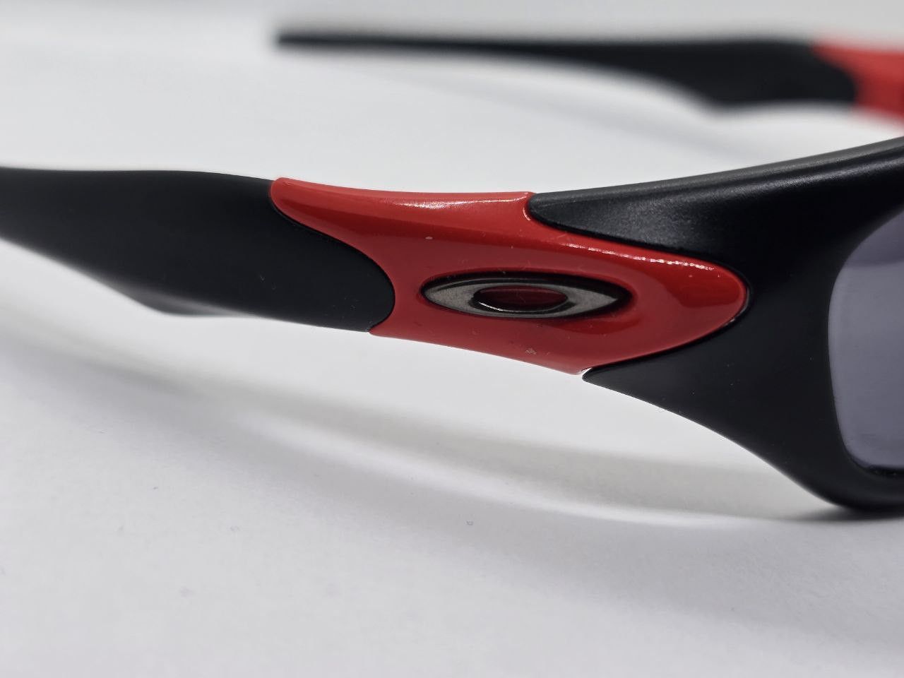 Oakley oakley valve sunglasses vintage red and black y2k Size ONE SIZE - 4 Thumbnail
