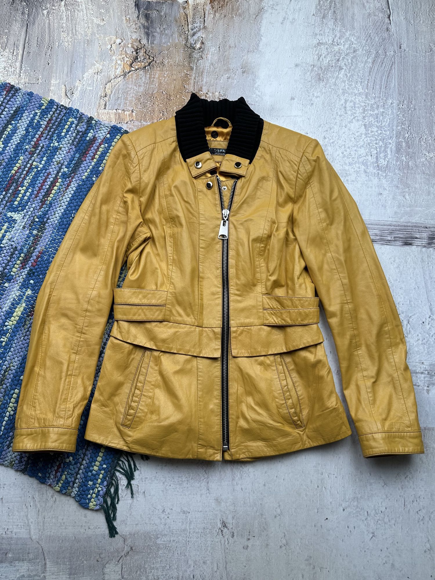 Vintage Vintage Leather Jacket With Bondage A472D15(245) Size M / US 6-8 / IT 42-44 - 1 Thumbnail
