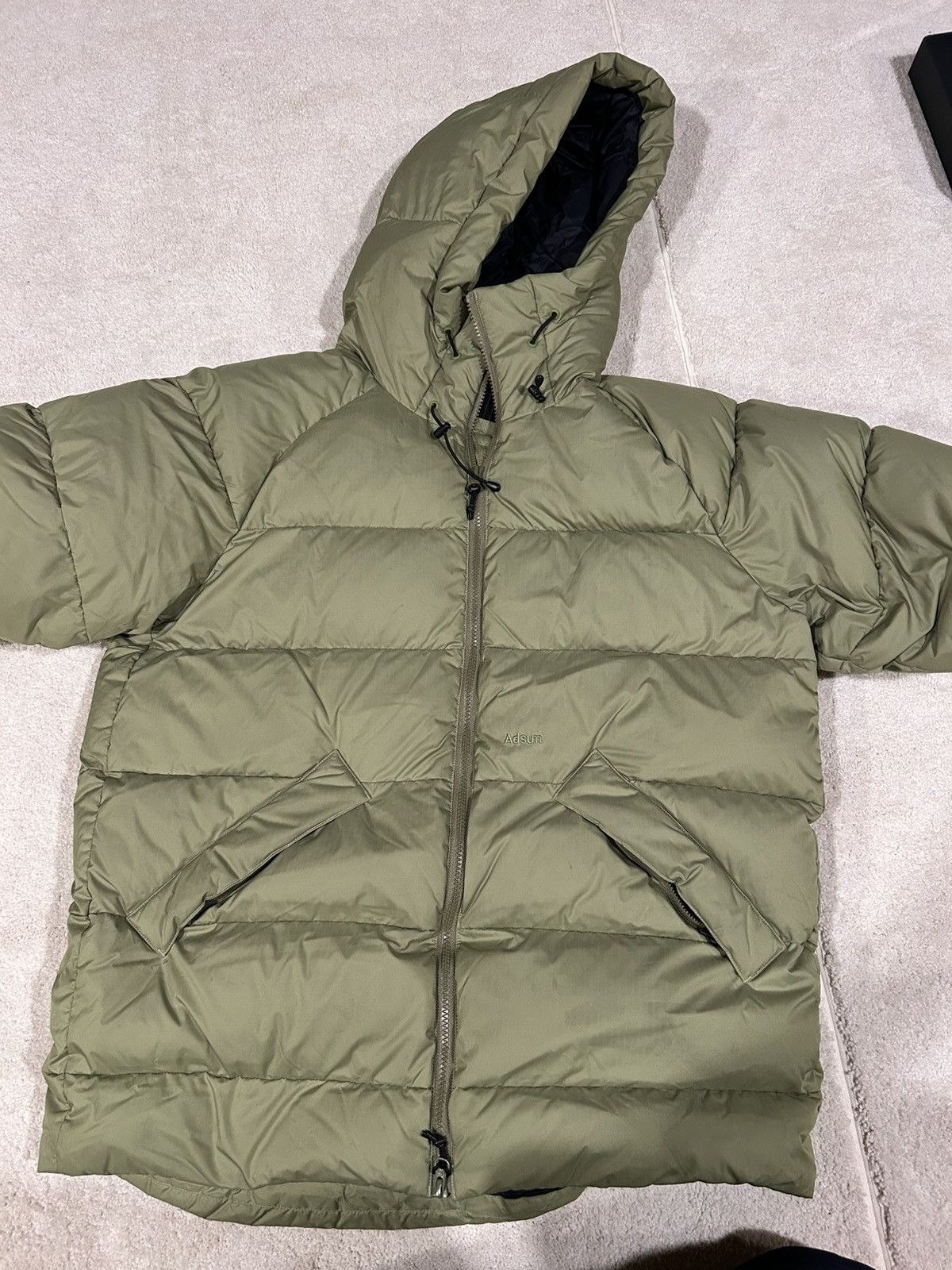 Adsum Adsum Alpine Puffer Jacket 2022 Moss Green size L MSRP $570 Size US L / EU 52-54 / 3 - 17 Thumbnail