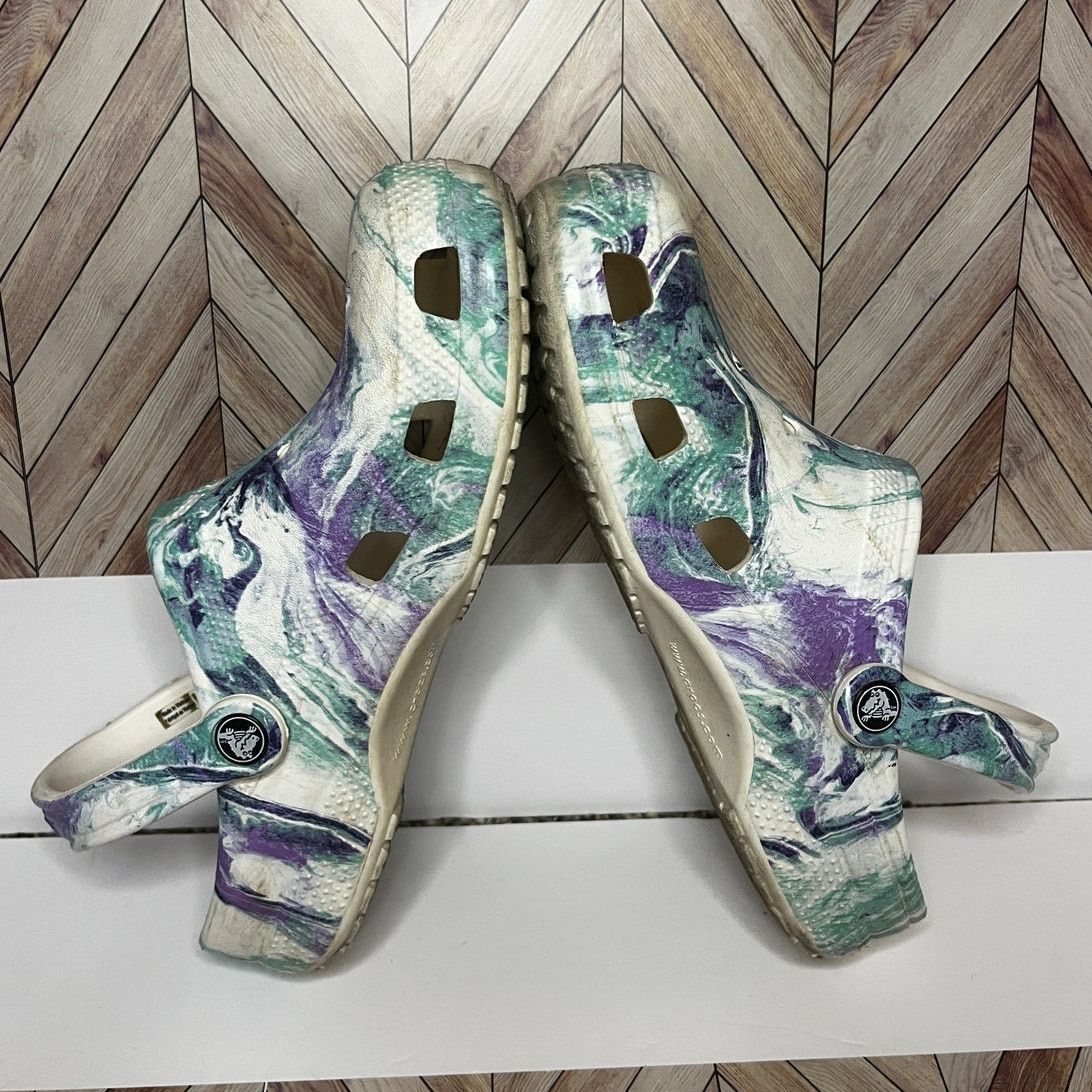 Crocs Crocs Classic Tie Dye Clog Shoes White/Orchid Unisex W9/M7 Size US 9 / IT 39 - 5 Thumbnail