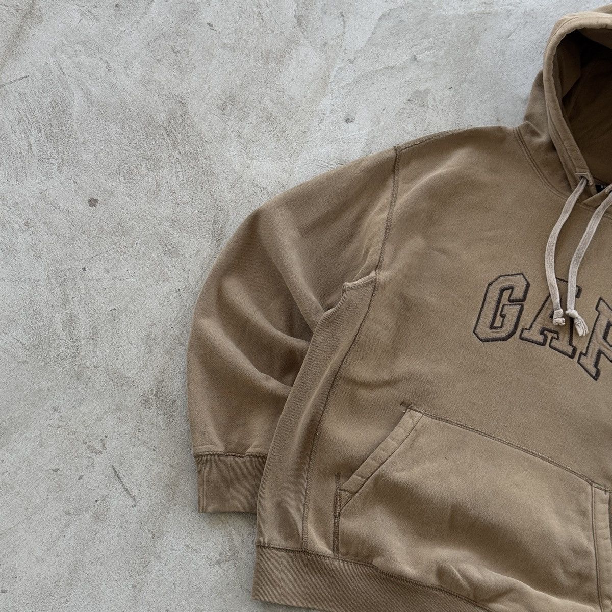 Gap × Vintage Vintage 90s Gap Arch Logo Boxy Fit Hoodie Size M Brown Size US M / EU 48-50 / 2 - 3 Thumbnail
