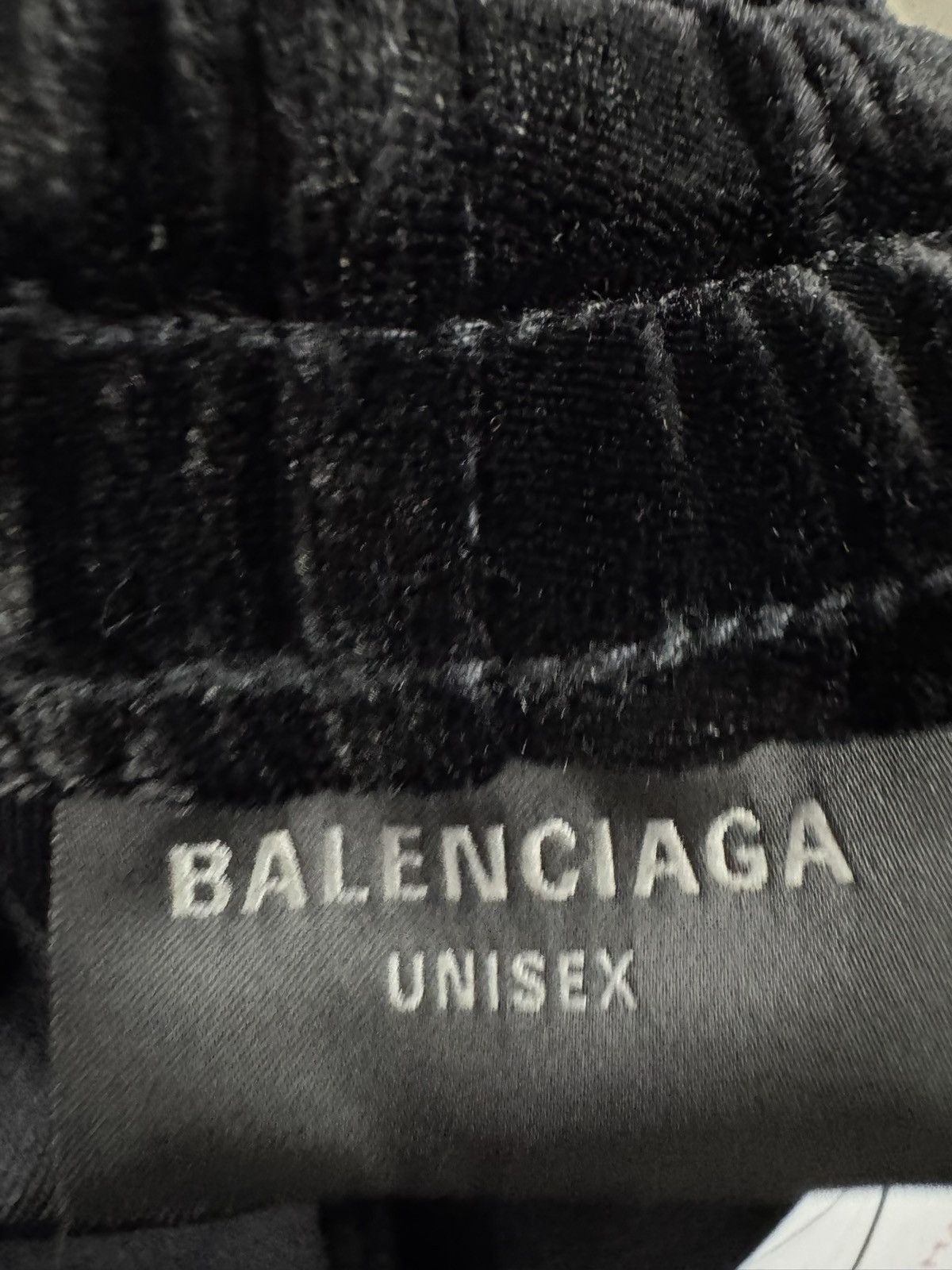 Balenciaga Balenciaga Velour Sweatshorts Size US 38 / EU 54 - 2 Thumbnail