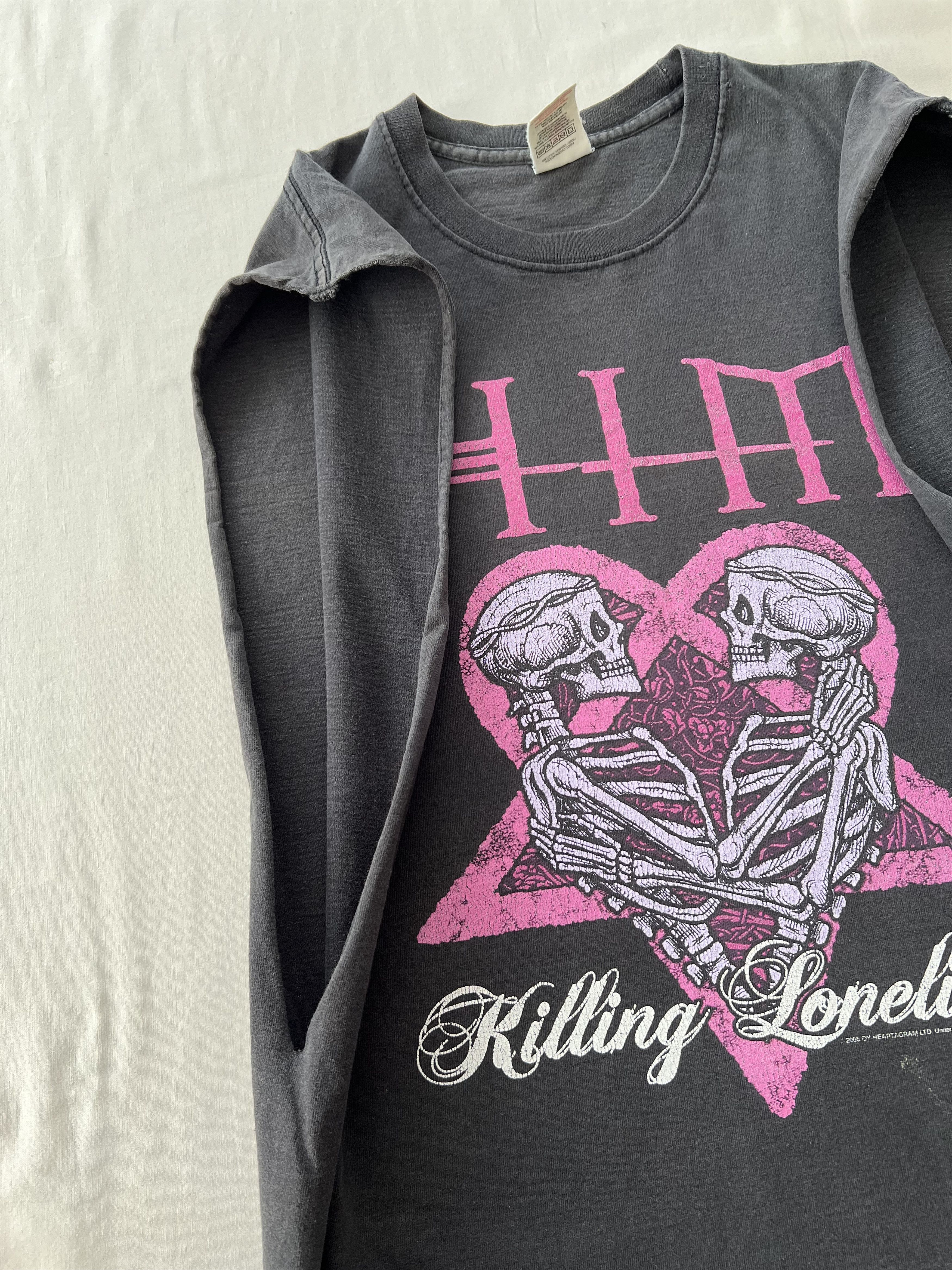 Band Tees Vintage 2005 HIM Killing Loneliness Glam Rock T-shirt Size US S / EU 44-46 / 1 - 9 Thumbnail