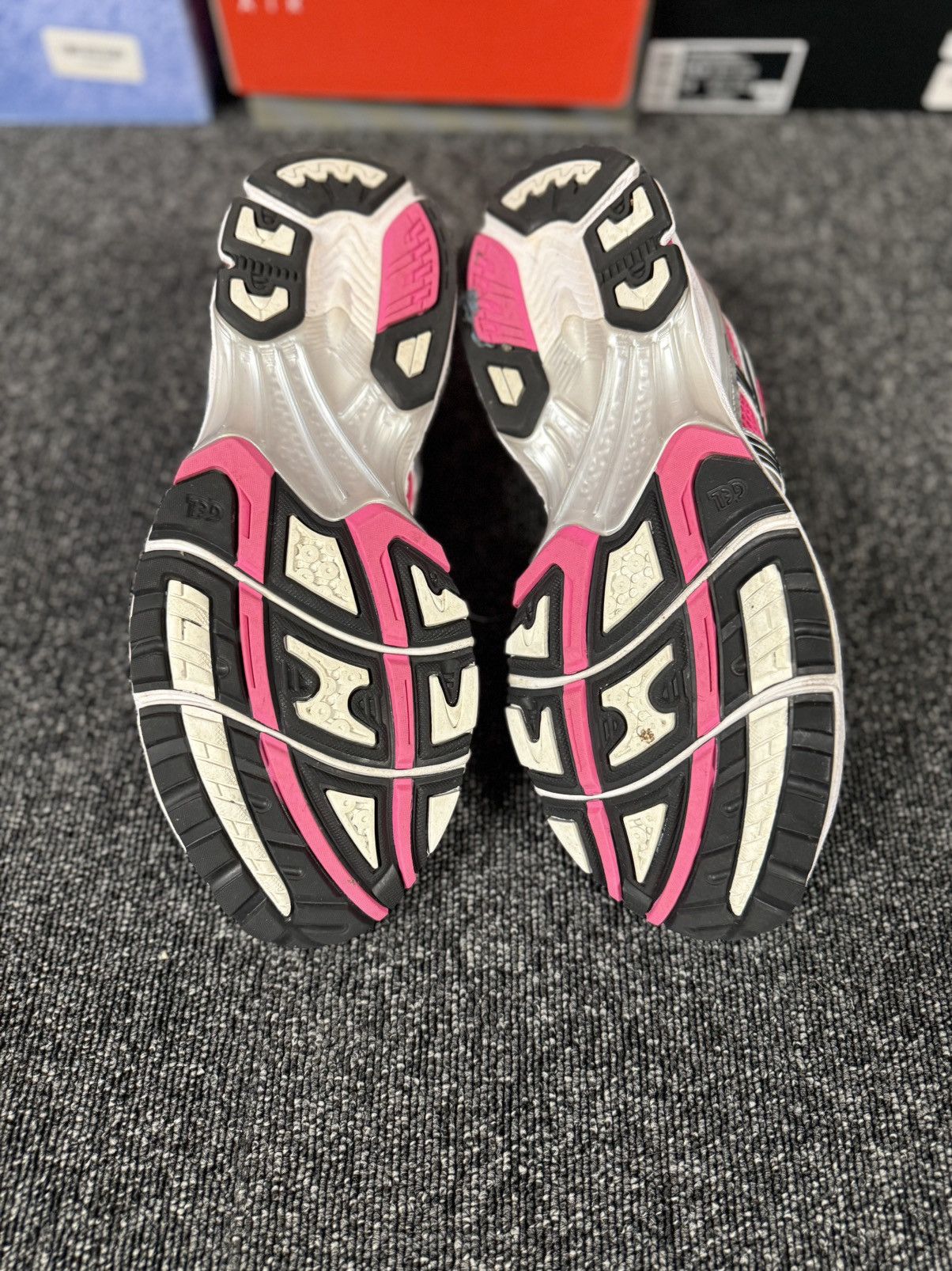 Asics ASICS Gel Kayano 14 pink glow size 10 Size US 10 / EU 43 - 5 Thumbnail