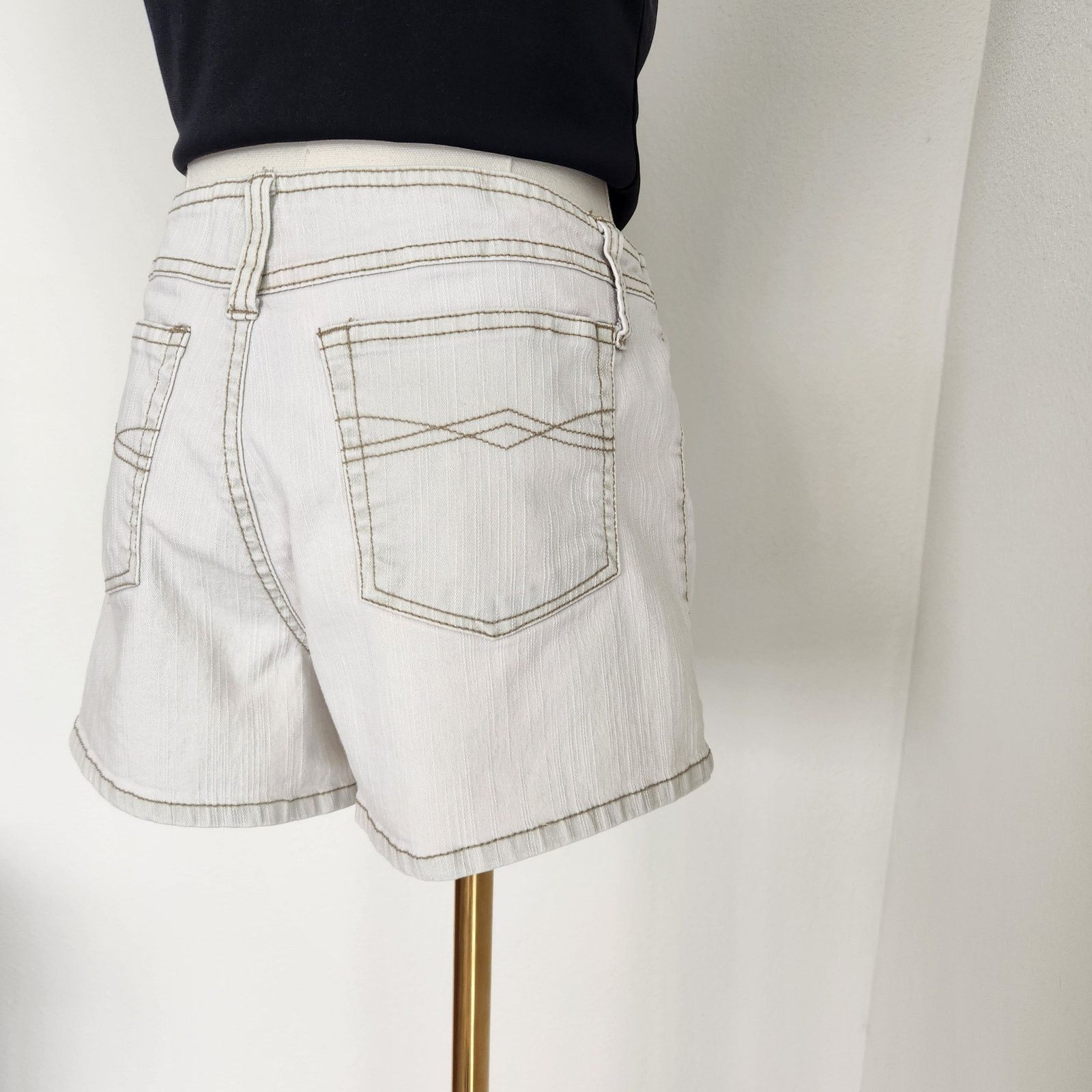 Vintage Vintage Y2K No Boundaries Khaki Low Rise Shorts 4 Size 27" / US 4 / IT 40 - 6 Thumbnail