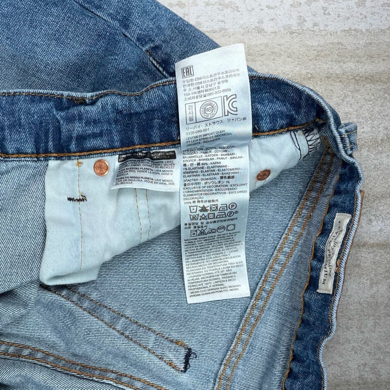 Levi's Vintage Y2K Levis Jean 33x30 Slim Bootcut Flared Medium Wash Size US 33 - 6 Thumbnail