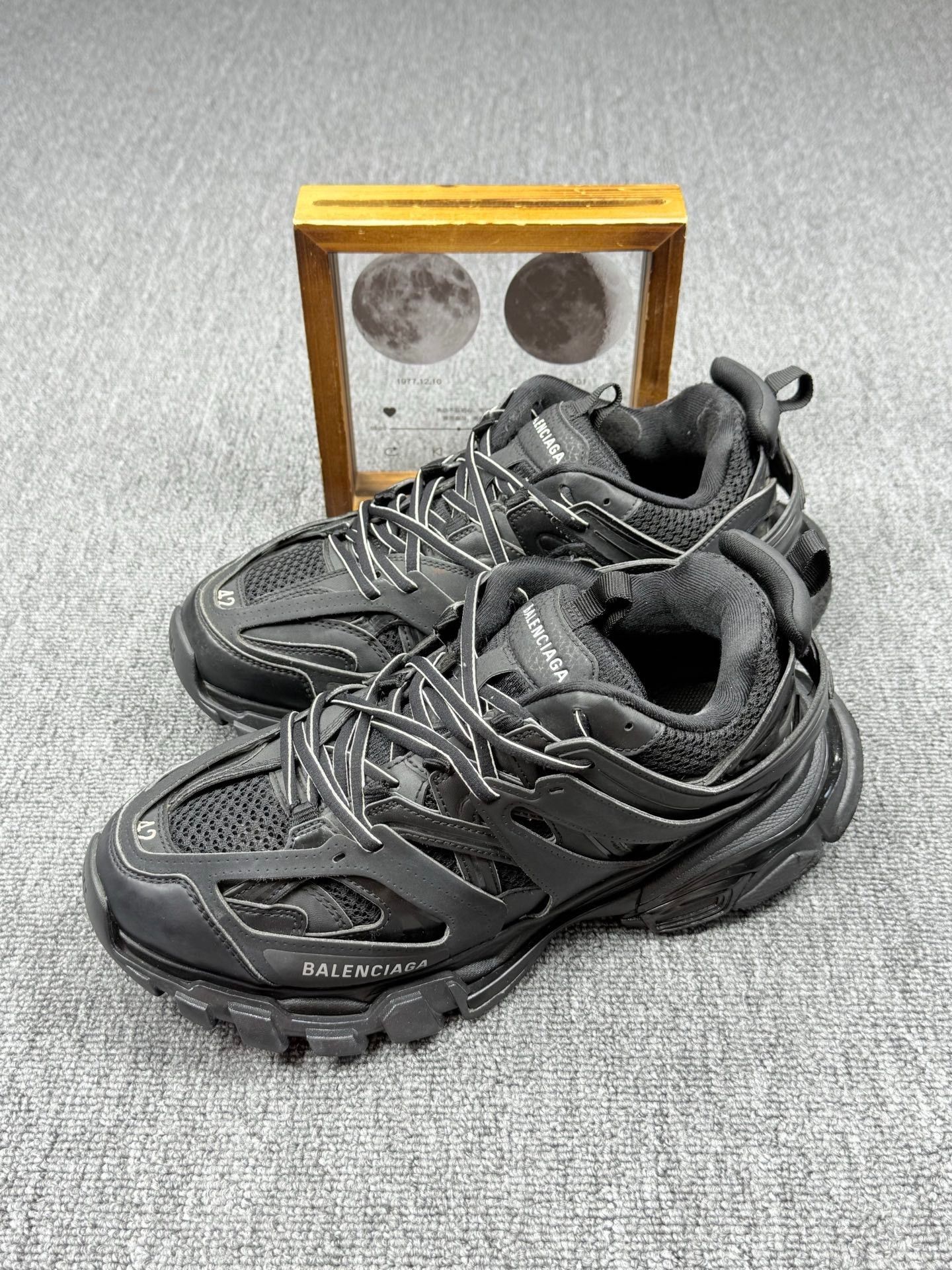 Balenciaga Balenciaga Black Lowtop Sneakers it_42 Women Size US 12 / IT 42 - 1 Thumbnail