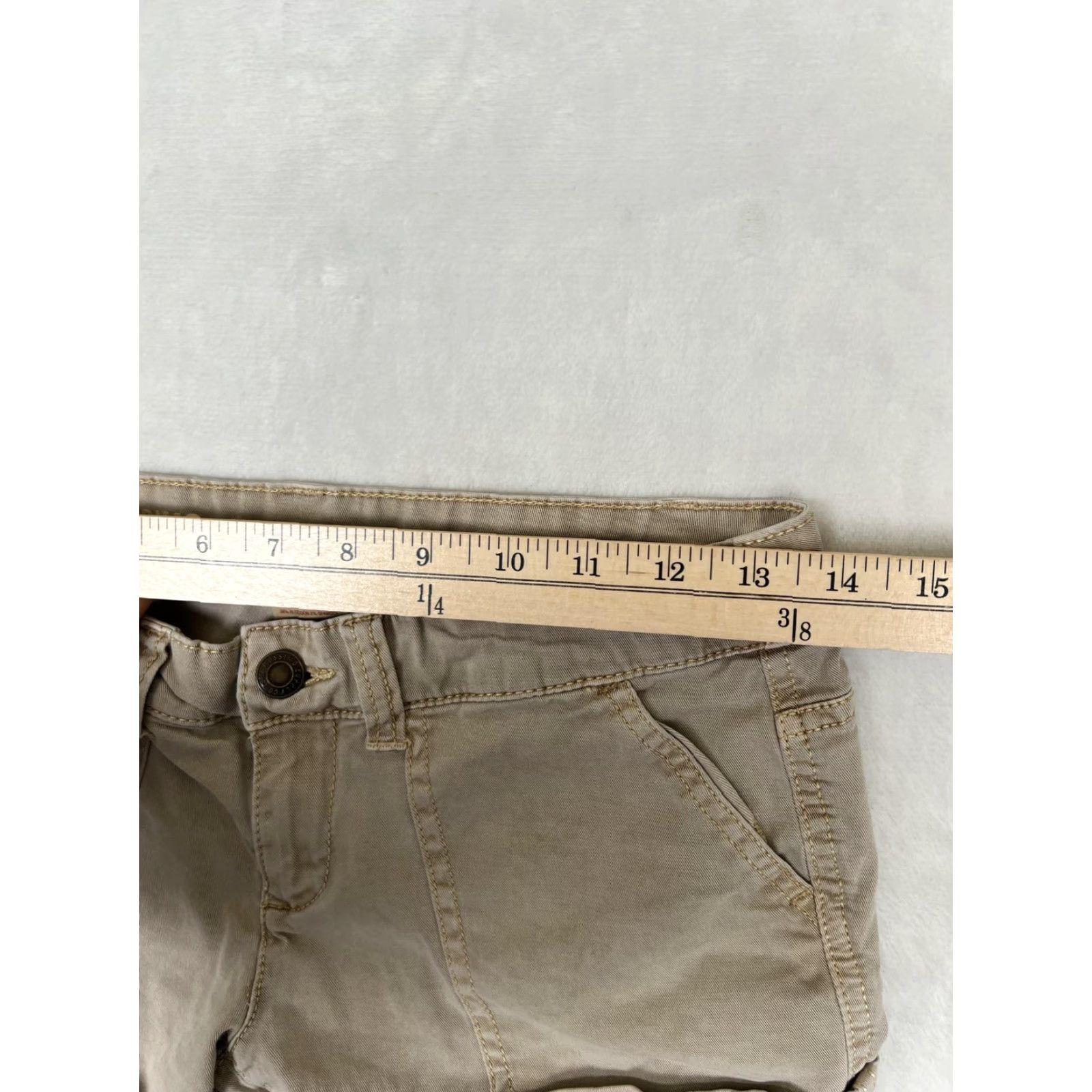 Mossimo VINTAGE Mossimo Supply Co. Shorts Juniors 00 Beige Mid-Rise Midi Chino Women Casual 98% Cotton 2% Spandex Twill Flat Front Button Pockets Back Size 24" / US 00 / IT 34 - 4 Thumbnail