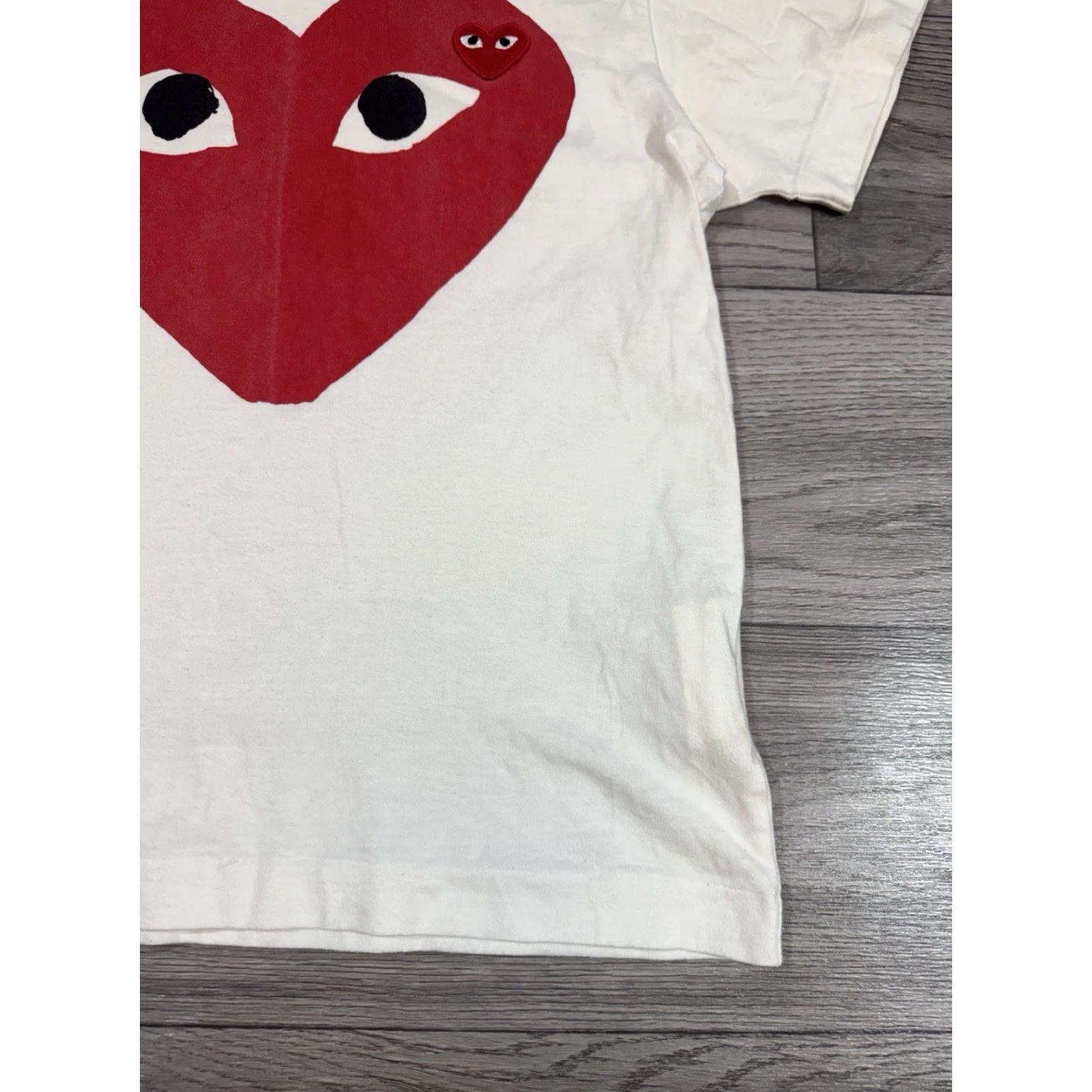 Comme des Garcons Girl VINTAGE Comme des Garçons PLAY White T-Shirt Double Red Heart Logo Women’s Size L Shirt Women L White Heart Logo 90s/90s? No Size L / US 10 / IT 46 - 3 Thumbnail