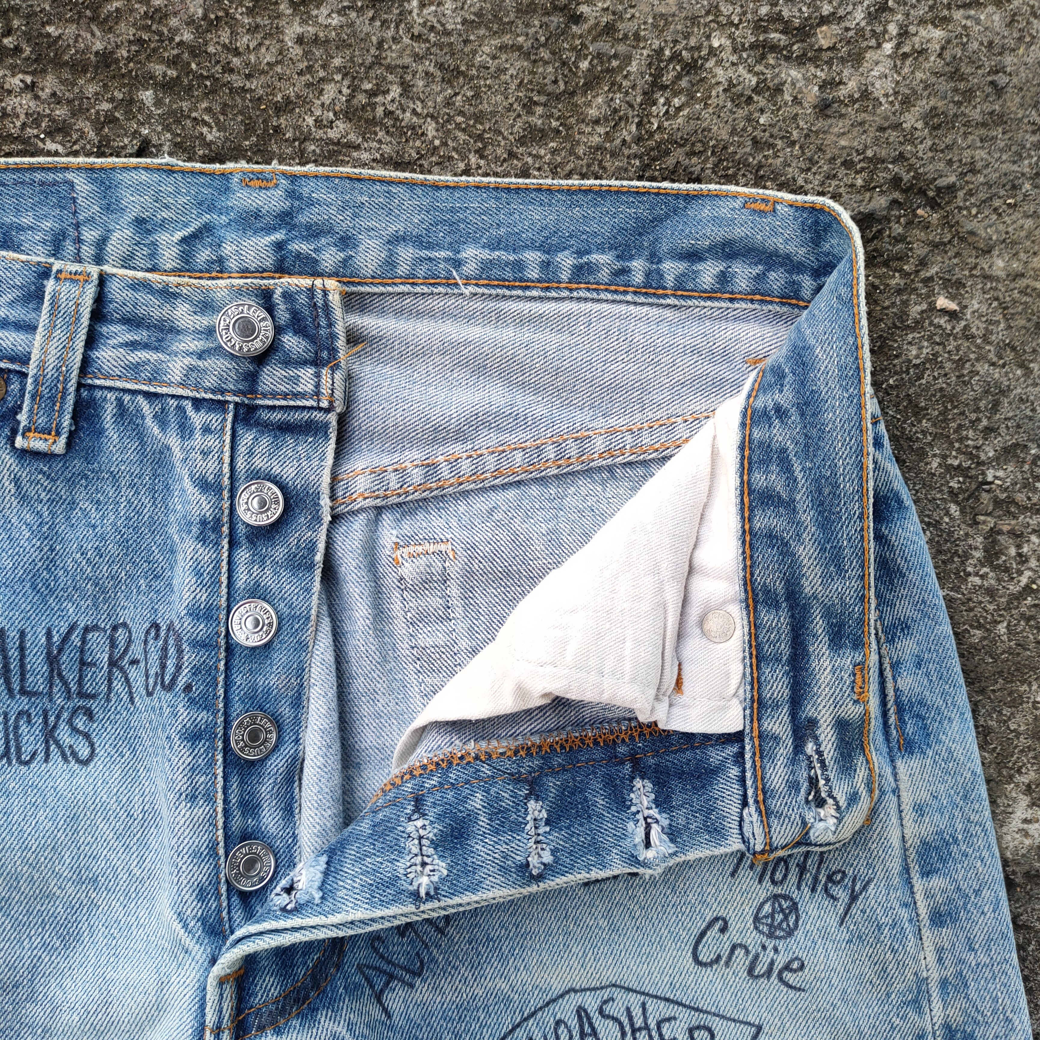 Levi's Vintage Clothing VINTAGE LEVI'S 501 BUTTON FLY JEANS RIPPED NAME BAND Size US 30 / EU 46 - 7 Thumbnail