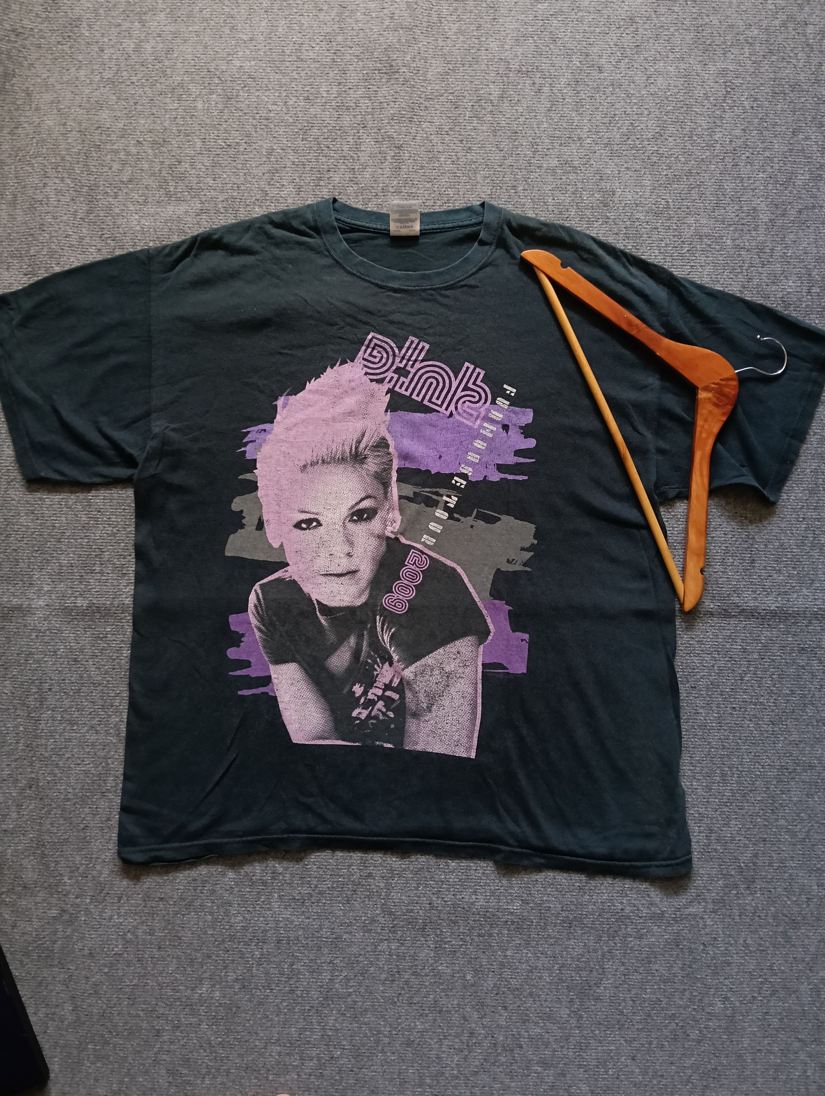 Pink PINK FURHOUSE TOUR 2009 CONCERT. Size US XL / EU 56 / 4 - 1 Thumbnail
