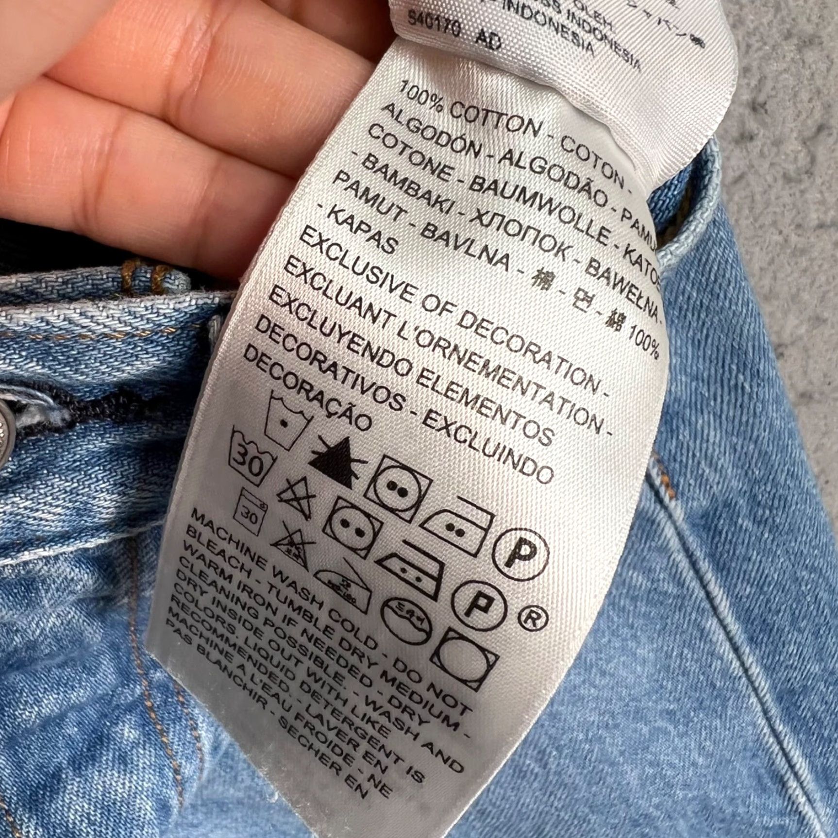 Levi's VINTAGE Levi's Jeans Adult Womens 25 Blue Distressed High-Rise Wedgie Straight Womens Size 42" / US 20 - 4 Thumbnail