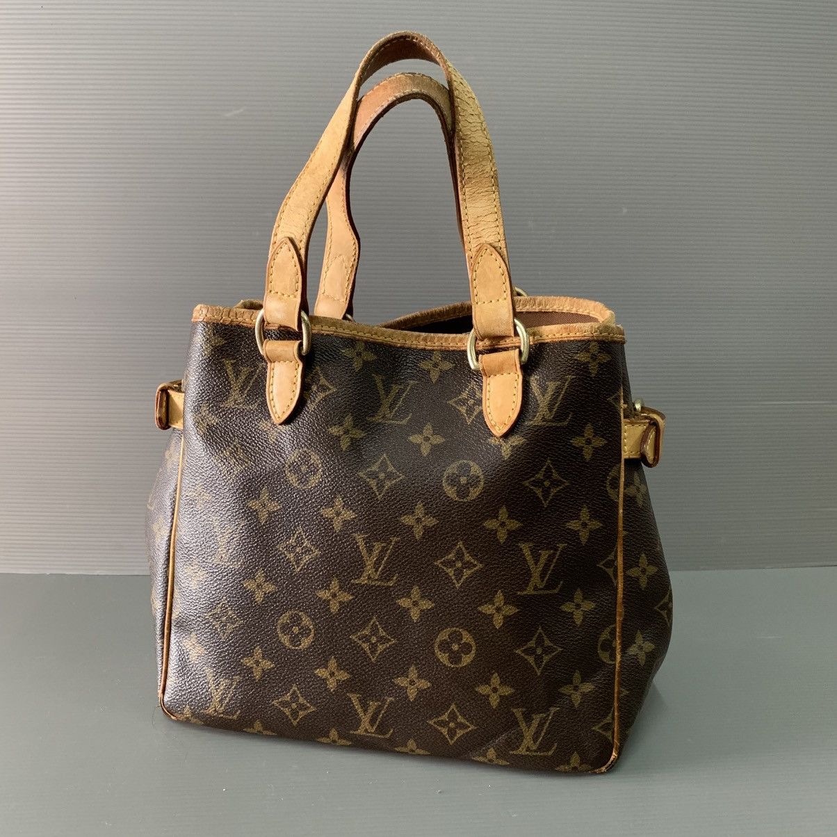 🔥‼️FAST SALE‼️🔥Authentic Louis Vuitton Small Handbag