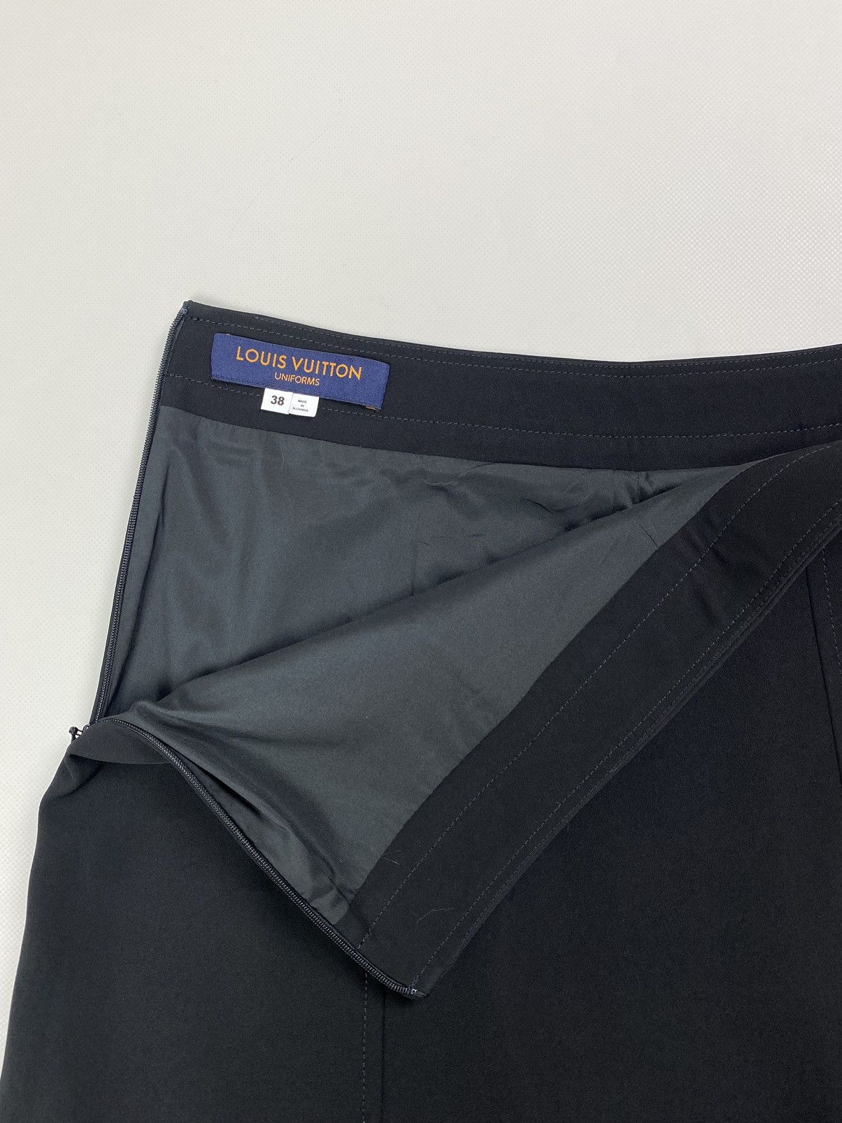Louis Vuitton Lv Louis Vuitton Uniforms ladies skirt size 38 / M Size 26" / US 2 / IT 38 - 7 Thumbnail