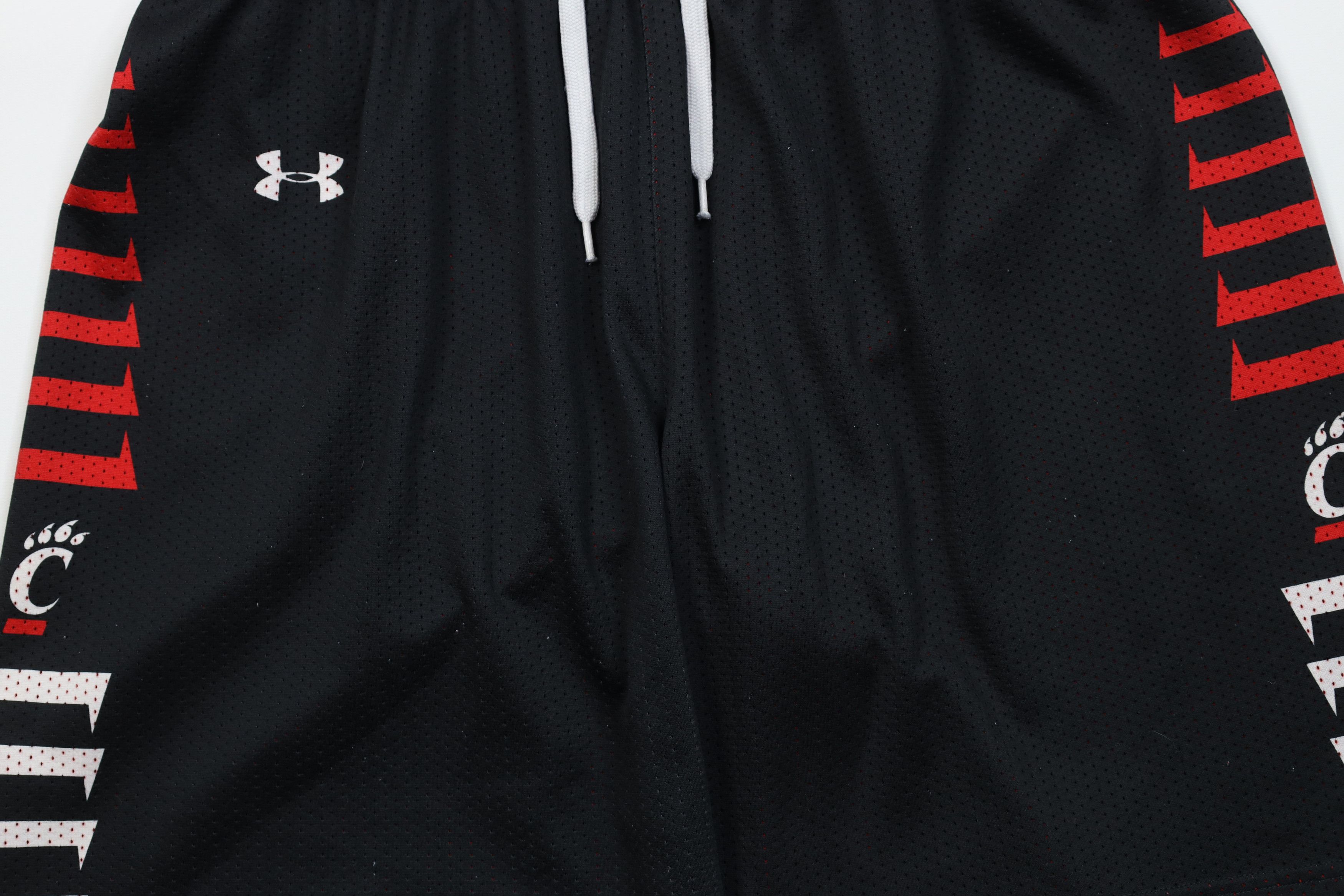 Under Armour Under Armour Game University of Cincinnati Basketball Shorts Size US 36 / EU 52 - 3 Thumbnail