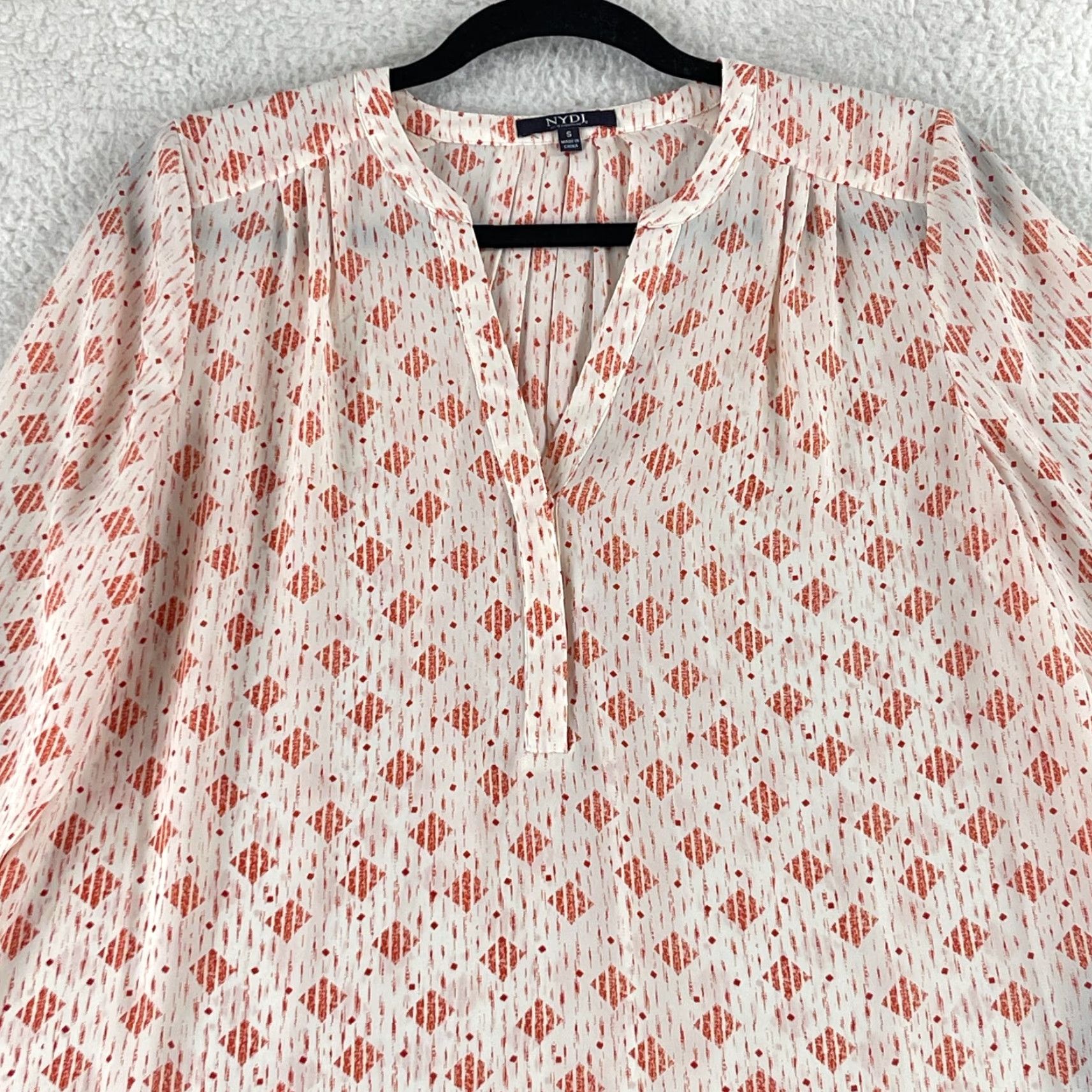 NYDJ NYDJ The Perfect Shirt Womens White Geometric Print V-Neck 3/4 Sleeve Size Small Size S / US 4 / IT 40 - 2 Thumbnail