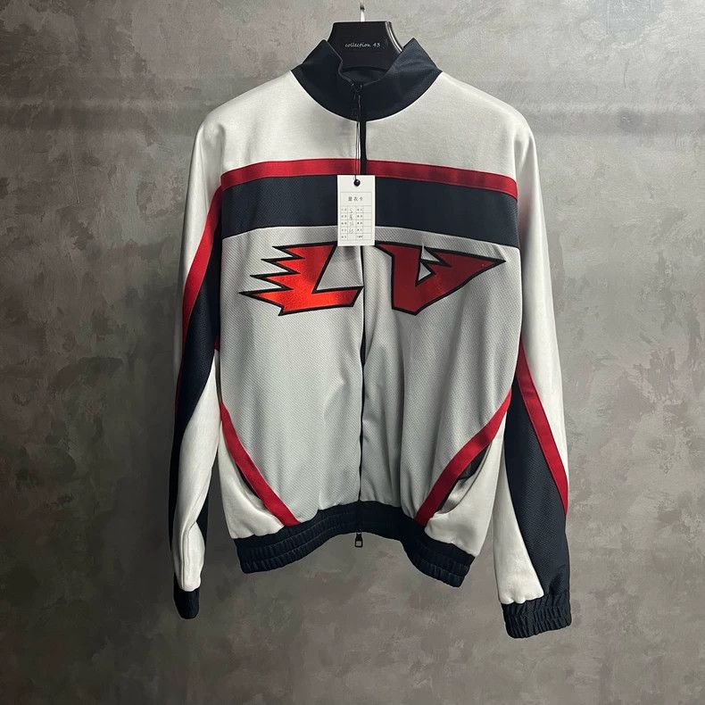 Louis Vuitton Louis Vuitton White monogrammed hockey blazer jacket 2503-N Size US S / EU 44-46 / 1 - 1 Thumbnail