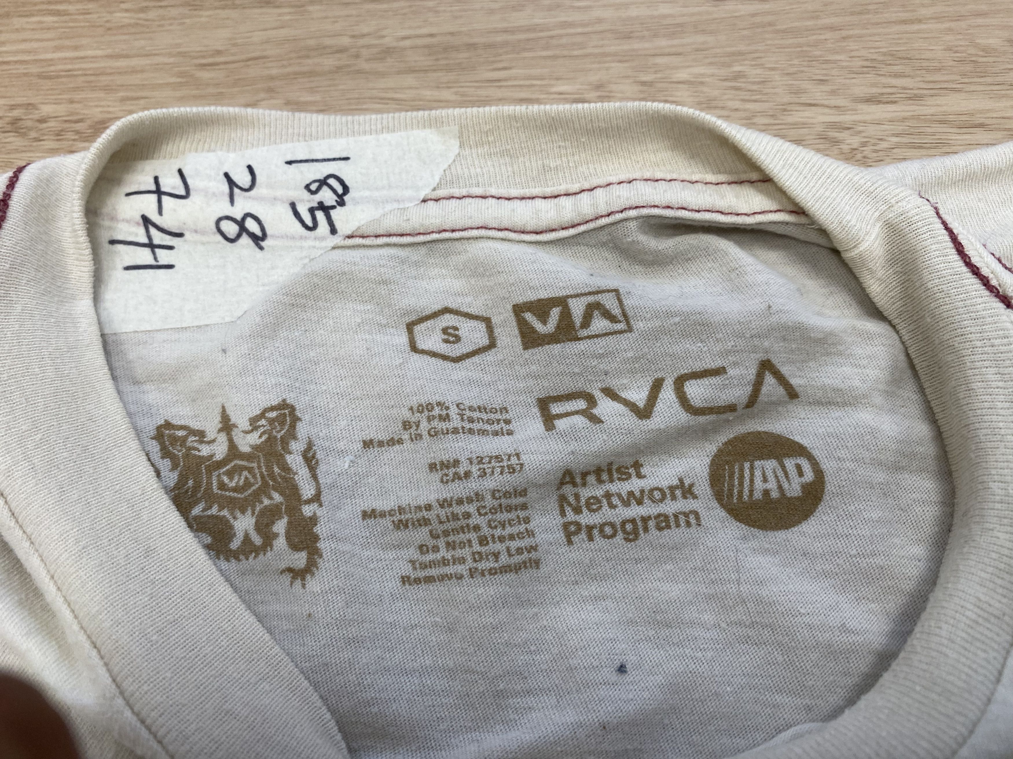 RVCA rvca big logo size S Size US S / EU 44-46 / 1 - 4 Thumbnail