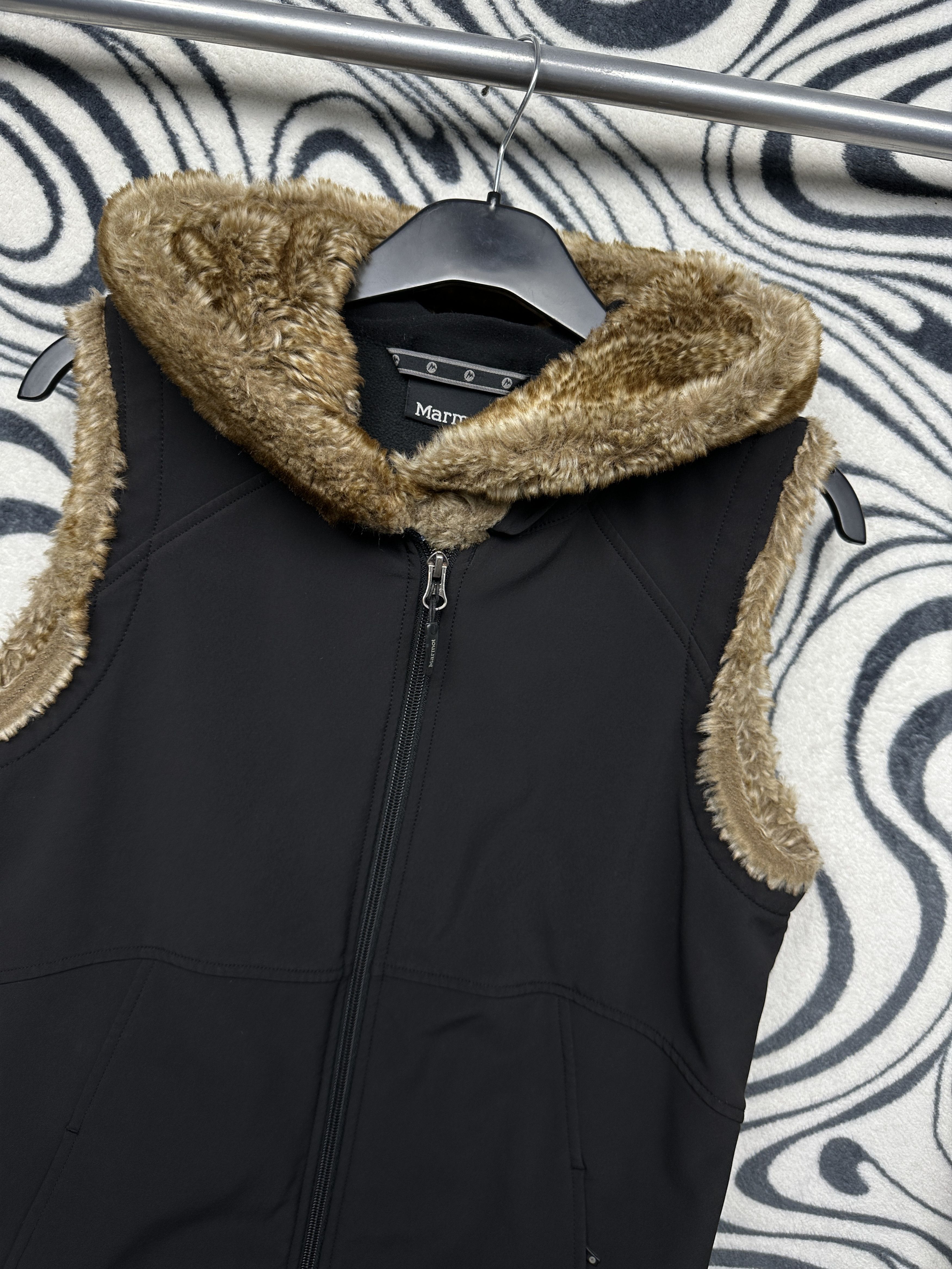 Marmot Marmot Womens Softshell Faux Fur Waterproof Vest Size M / US 6-8 / IT 42-44 - 4 Thumbnail