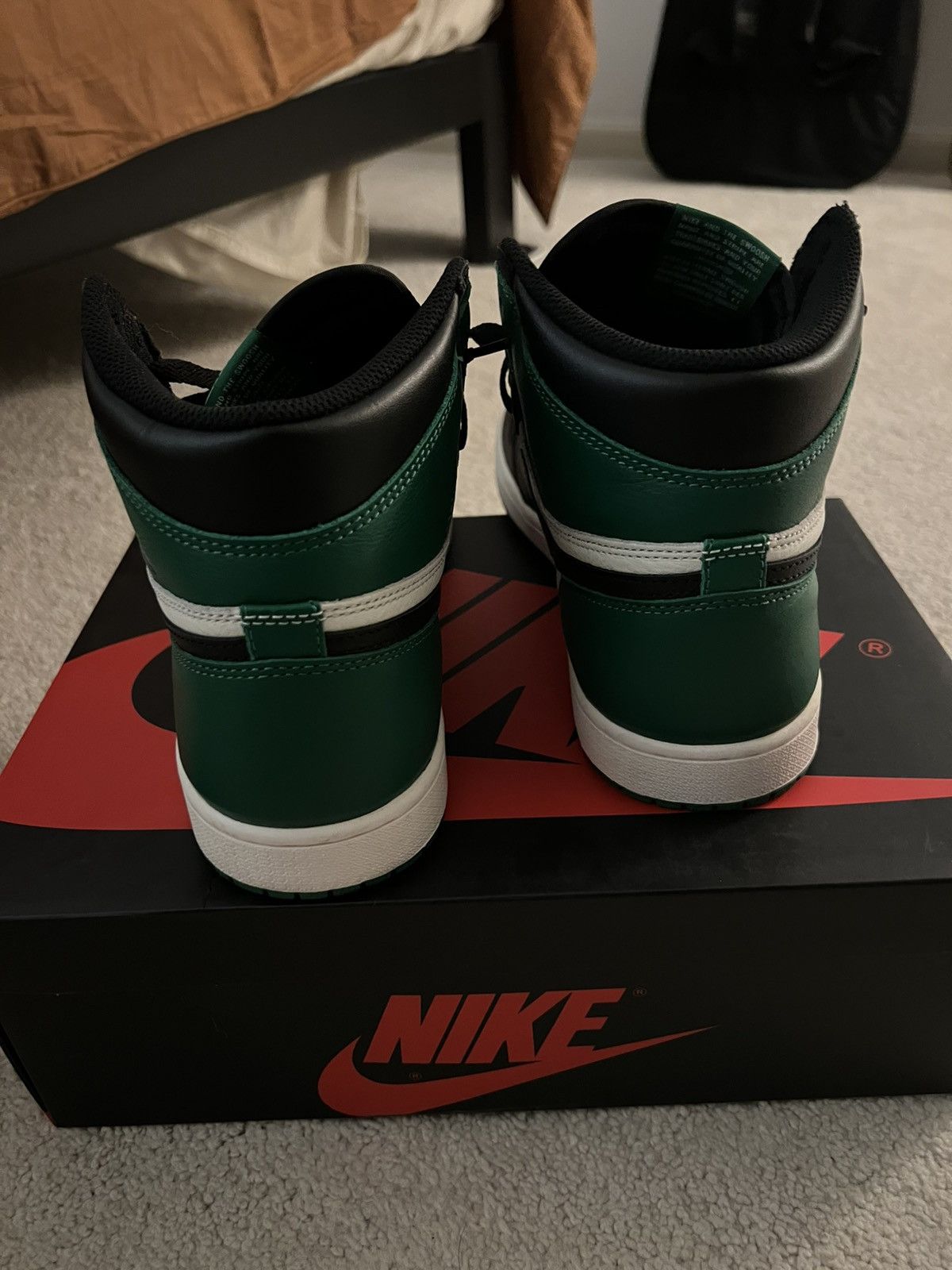 Nike Pine green jordan 1 Size US 10.5 / EU 43-44 - 4 Thumbnail