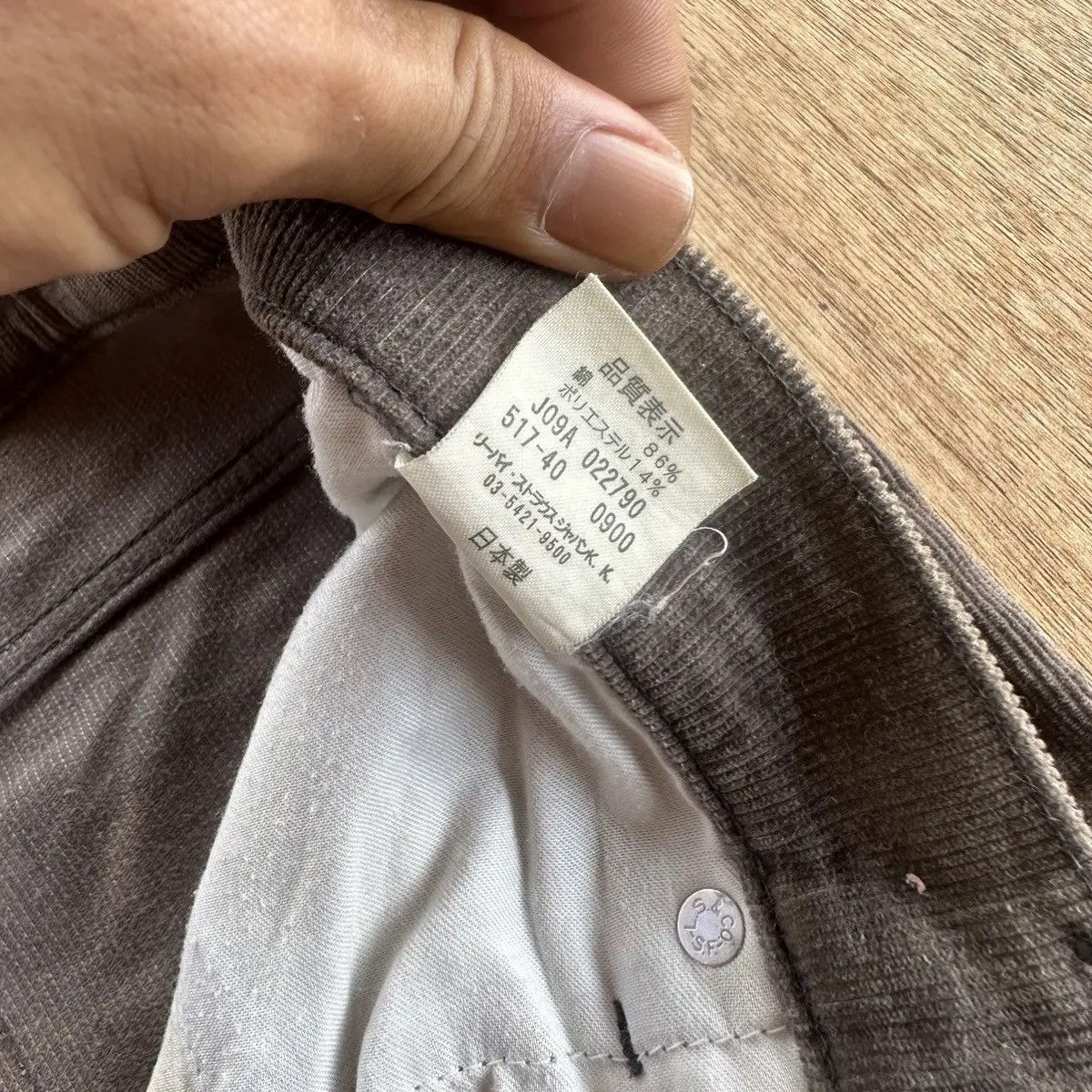 Levi's 90’s Vintage Levi’s 517 FLARE/BOOTCUT Corduroy Madein Japan Size US 31 - 14 Thumbnail