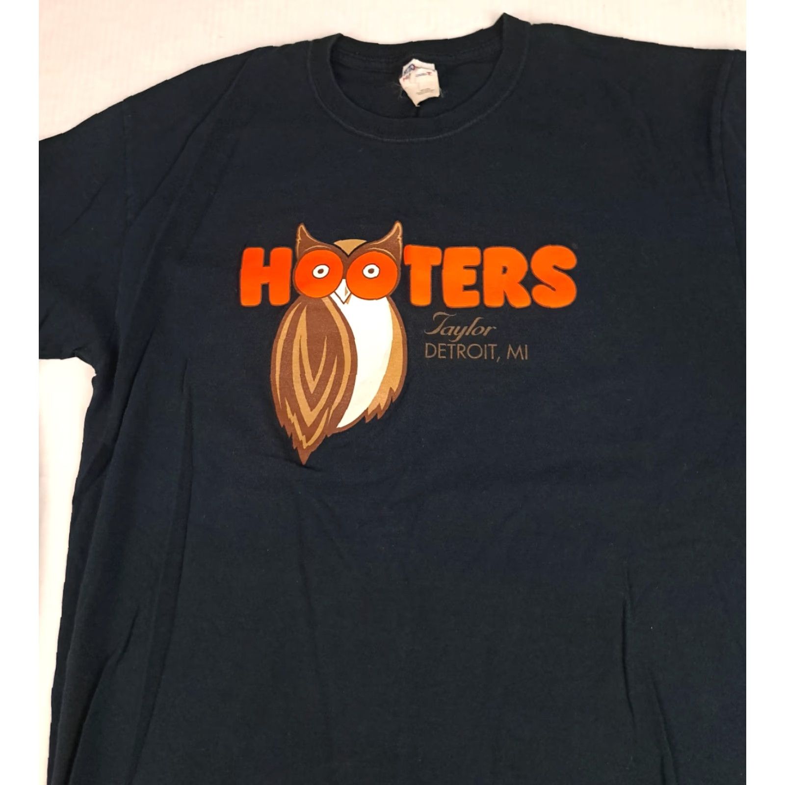 Jerzees VINTAGE Hooters Detroit 90s Taylor Mi. Black Long Sleeve Jerzees Large T-Shirt Unisex Adults 90s Crew Neck Cotton Quantity: L Size US L / EU 52-54 / 3 - 4 Thumbnail