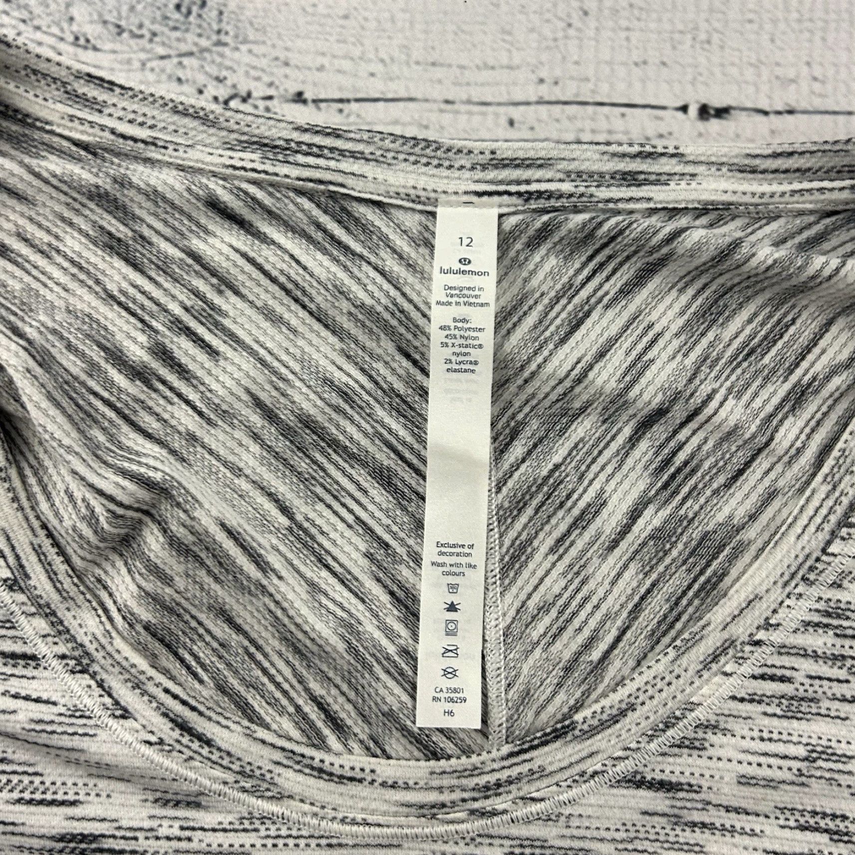 Lululemon Lululemon Short Sleeve Athletic T-Shirt Women's 12 Gray Scoop Neck Curved Hem 12 Womens Activewear Size XL / US 12-14 / IT 48-50 - 2 Thumbnail