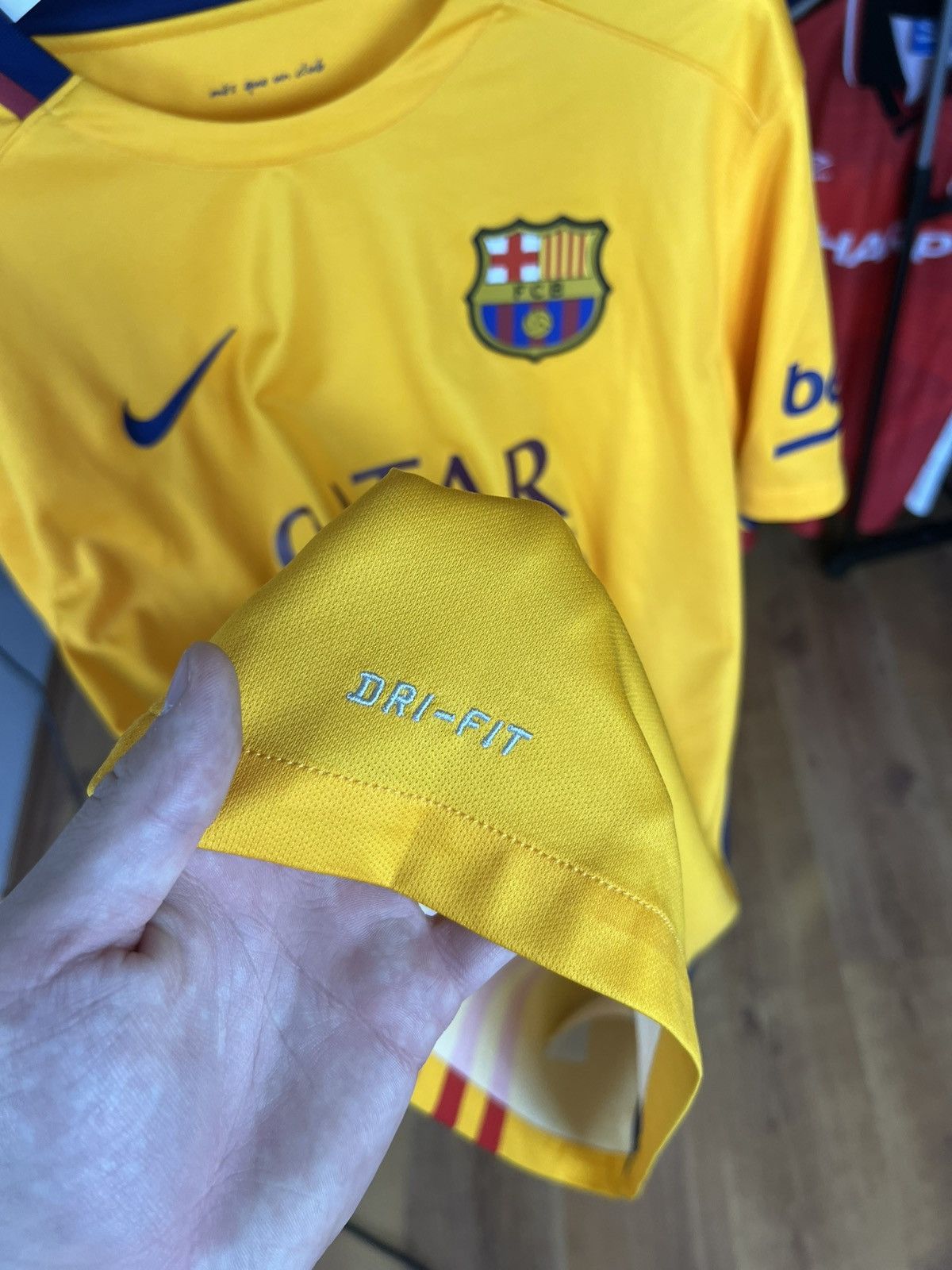 Nike Soccer Jersey Nike Barcelona 2015/16 Rakitić Size US L / EU 52-54 / 3 - 11 Thumbnail