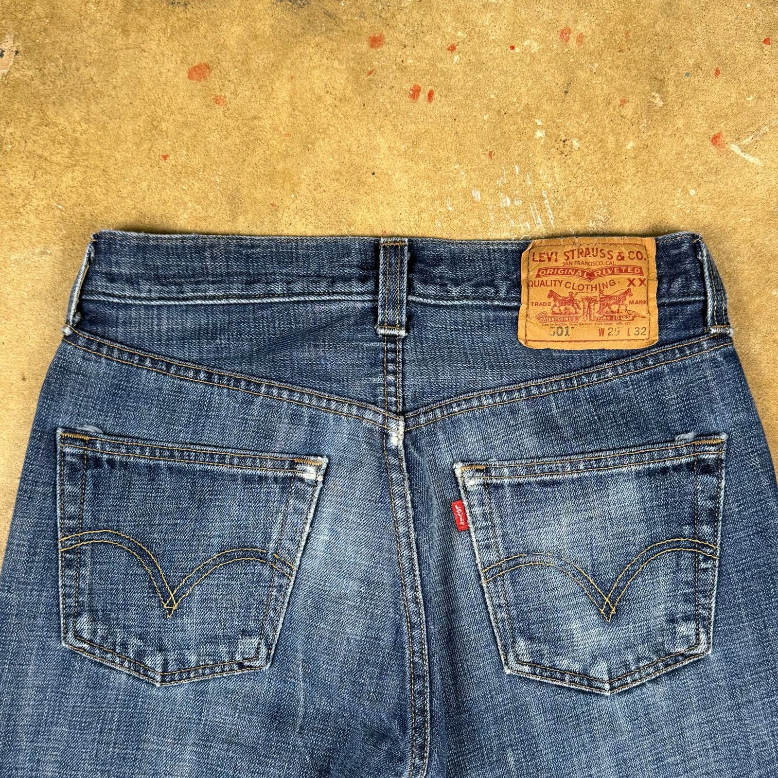 Levi's Levi’s 501 Men’s Jeans 29x32 Straight Leg Button Fly Denim Size US 29 - 4 Thumbnail