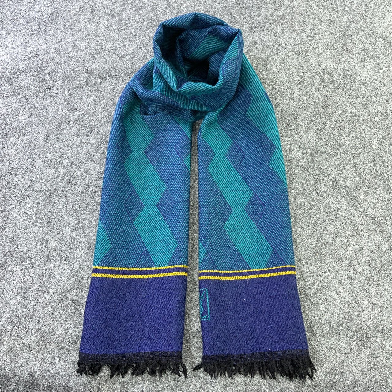 Vintage Yves Saint Laurent Scarf / Muffler / Neckwear T727 Size ONE SIZE - 1 Thumbnail